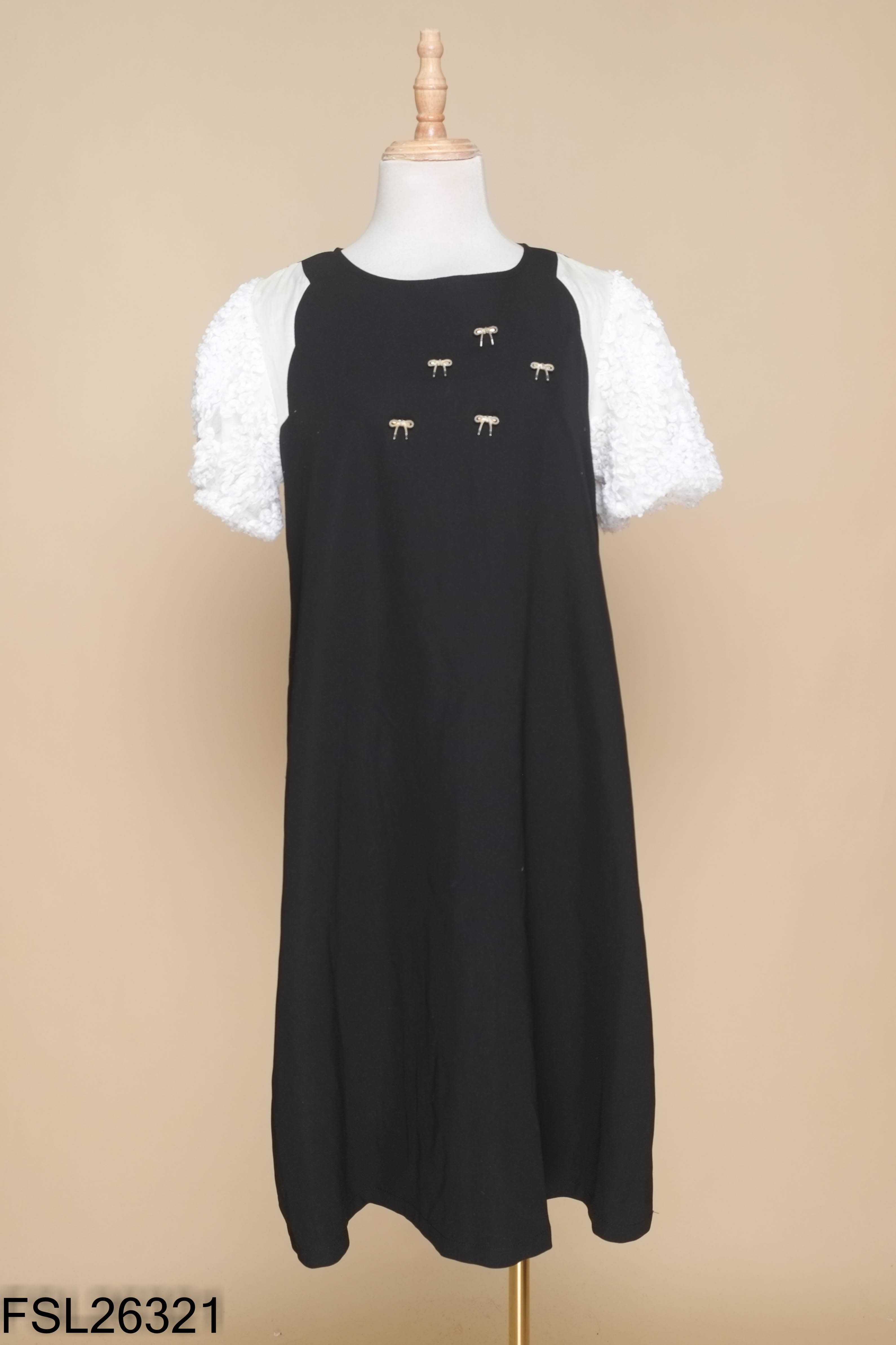 Váy LACHIC đen tay lưới trắng