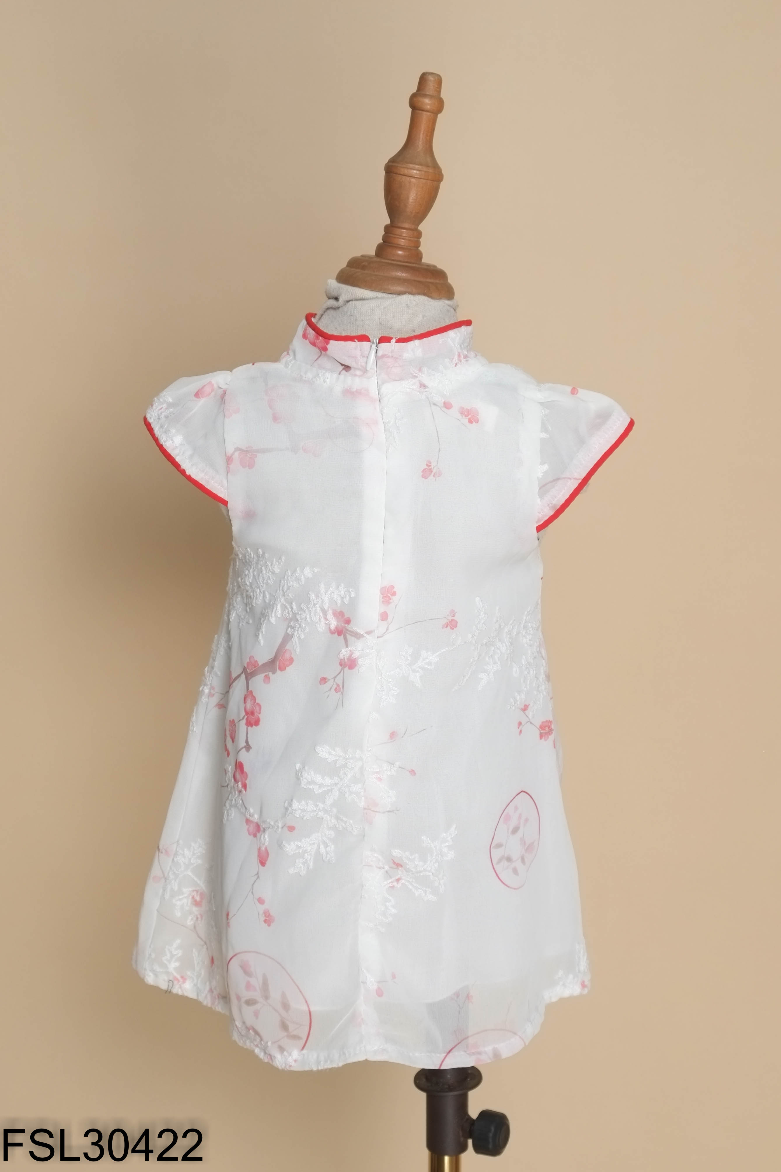 Váy be viền đỏ kid