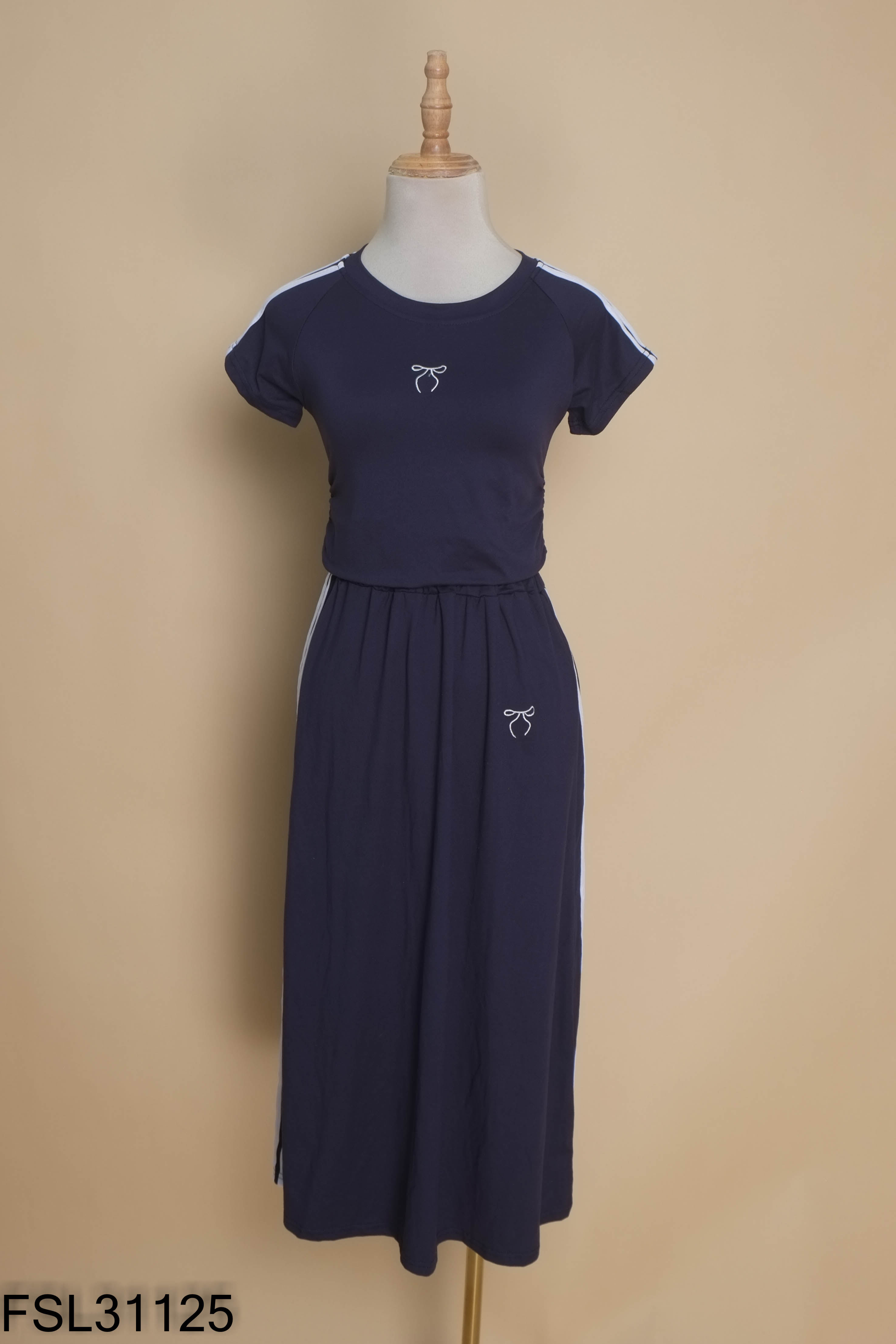 Set xanh kẻ+váy thêu nơ