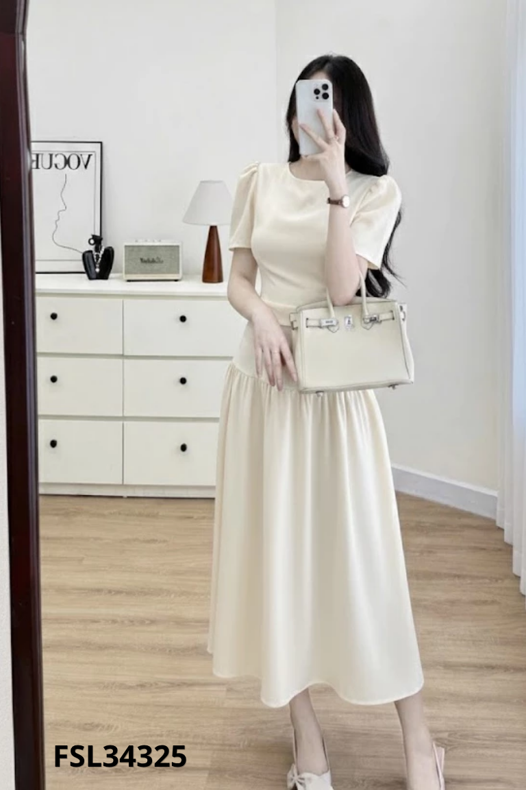 Váy kem cổ tàu vai đính nơ