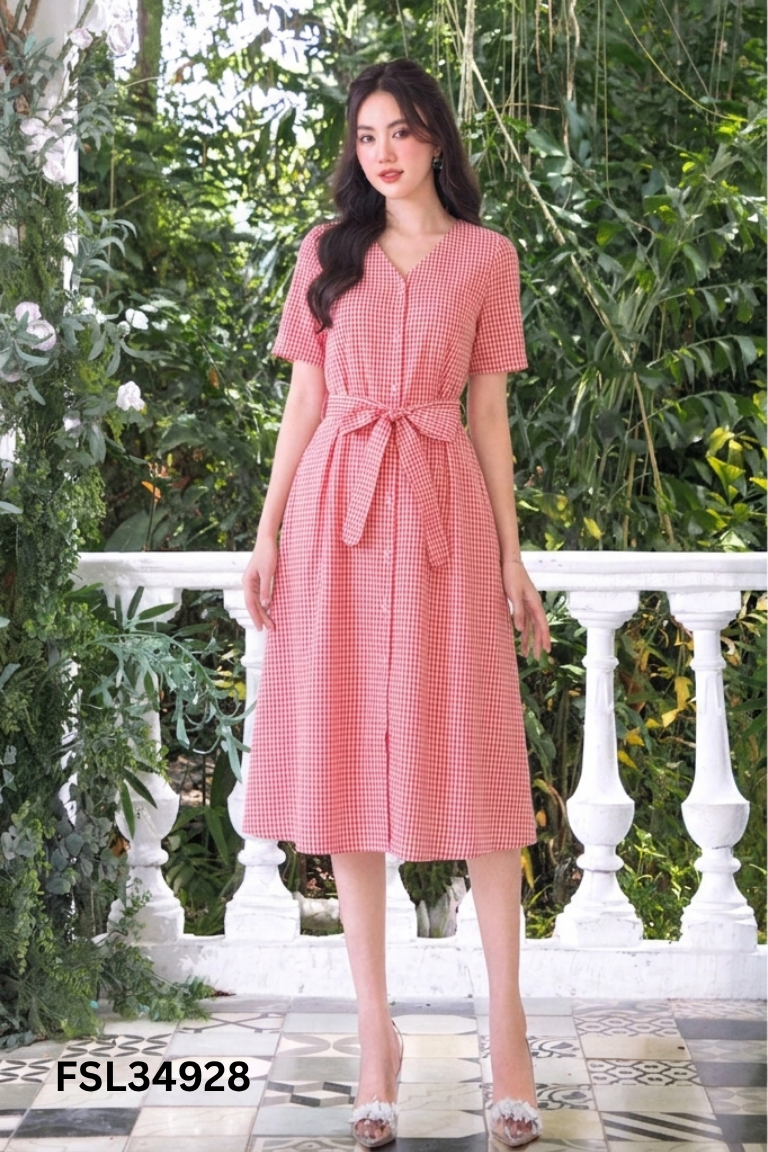 Váy đỏ kẻ caro trắng