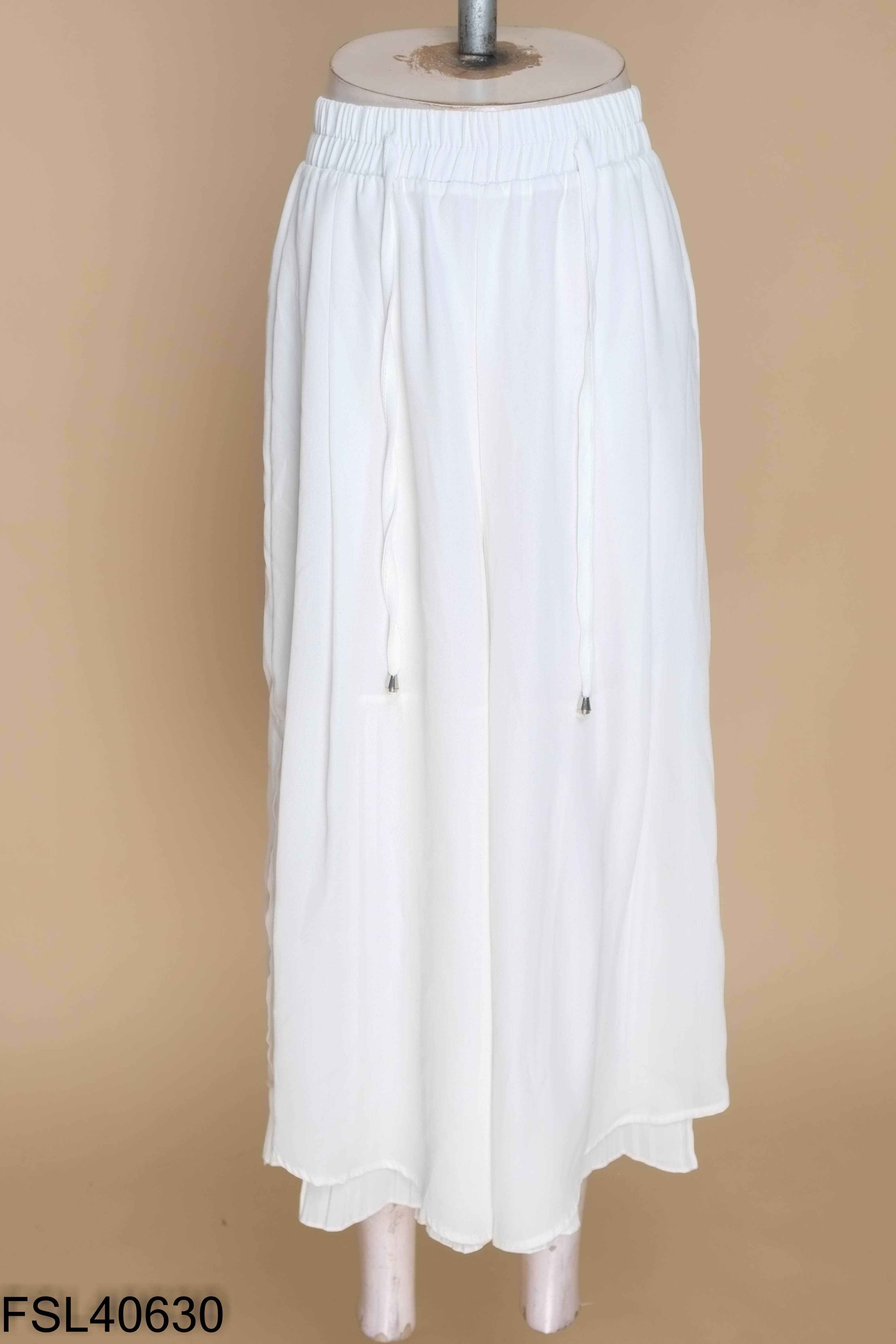 Quần culottes vải trắng