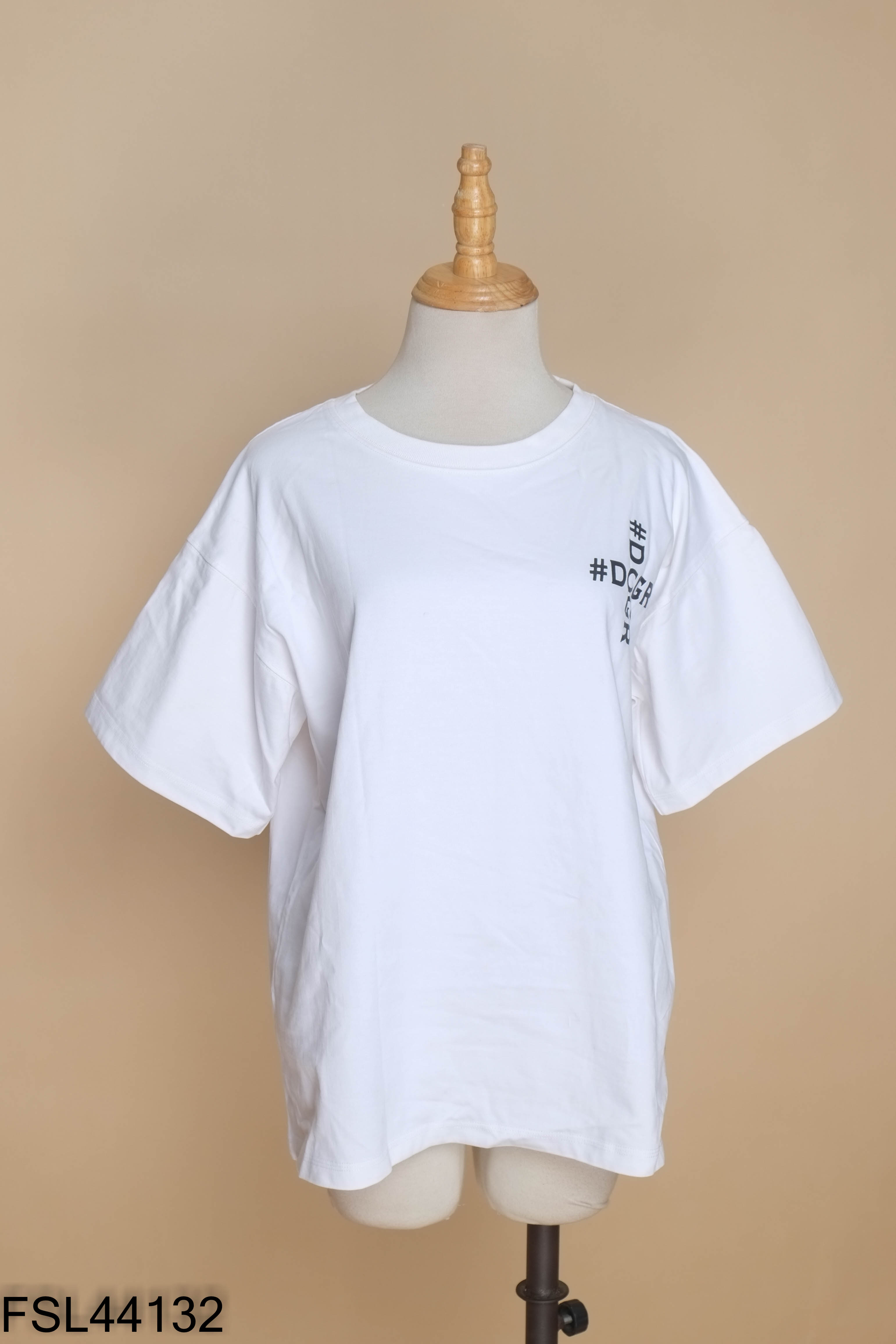 Áo thun unisex trắng chữ đen R360