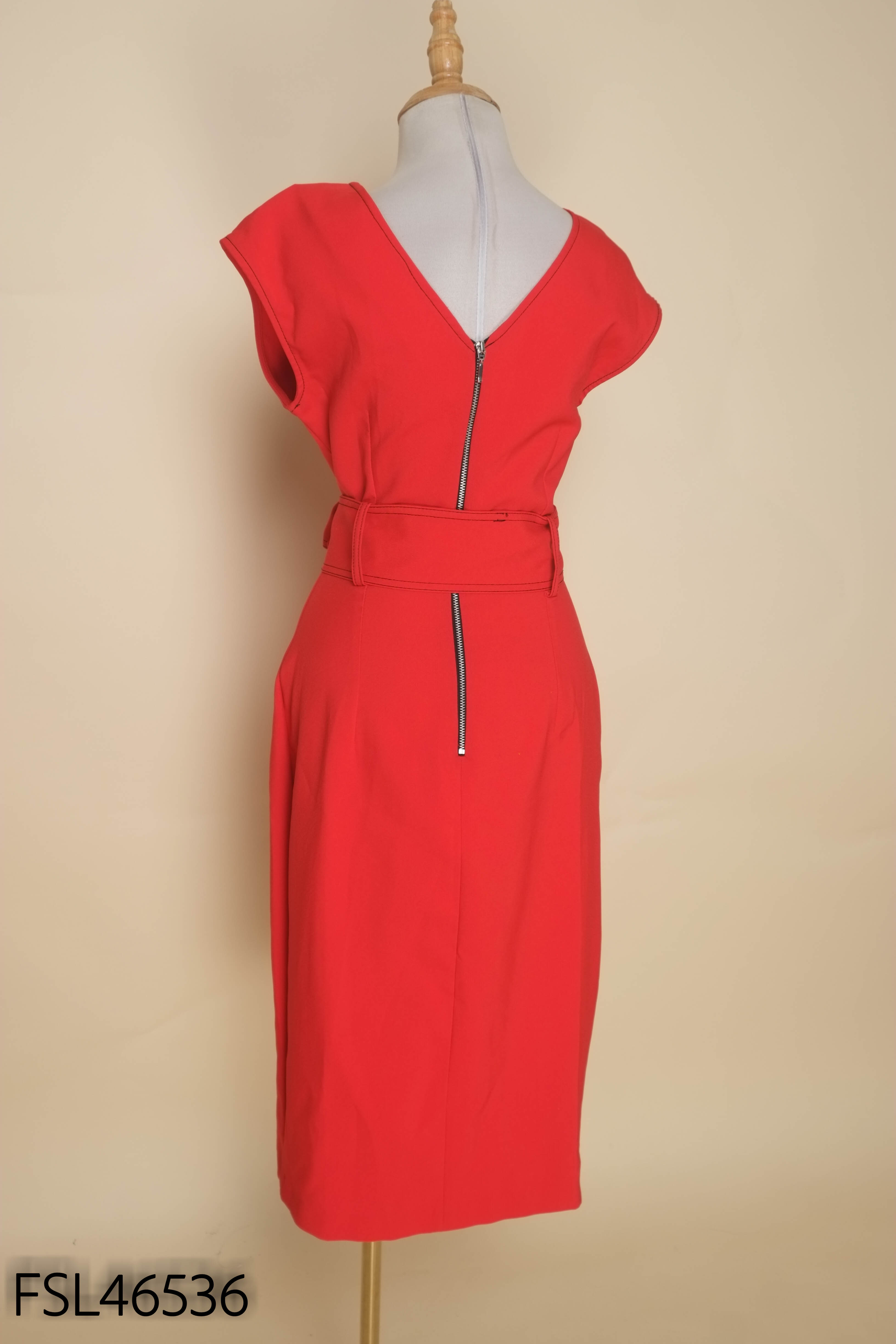 Váy ZARA BASIC đỏ cổ tim