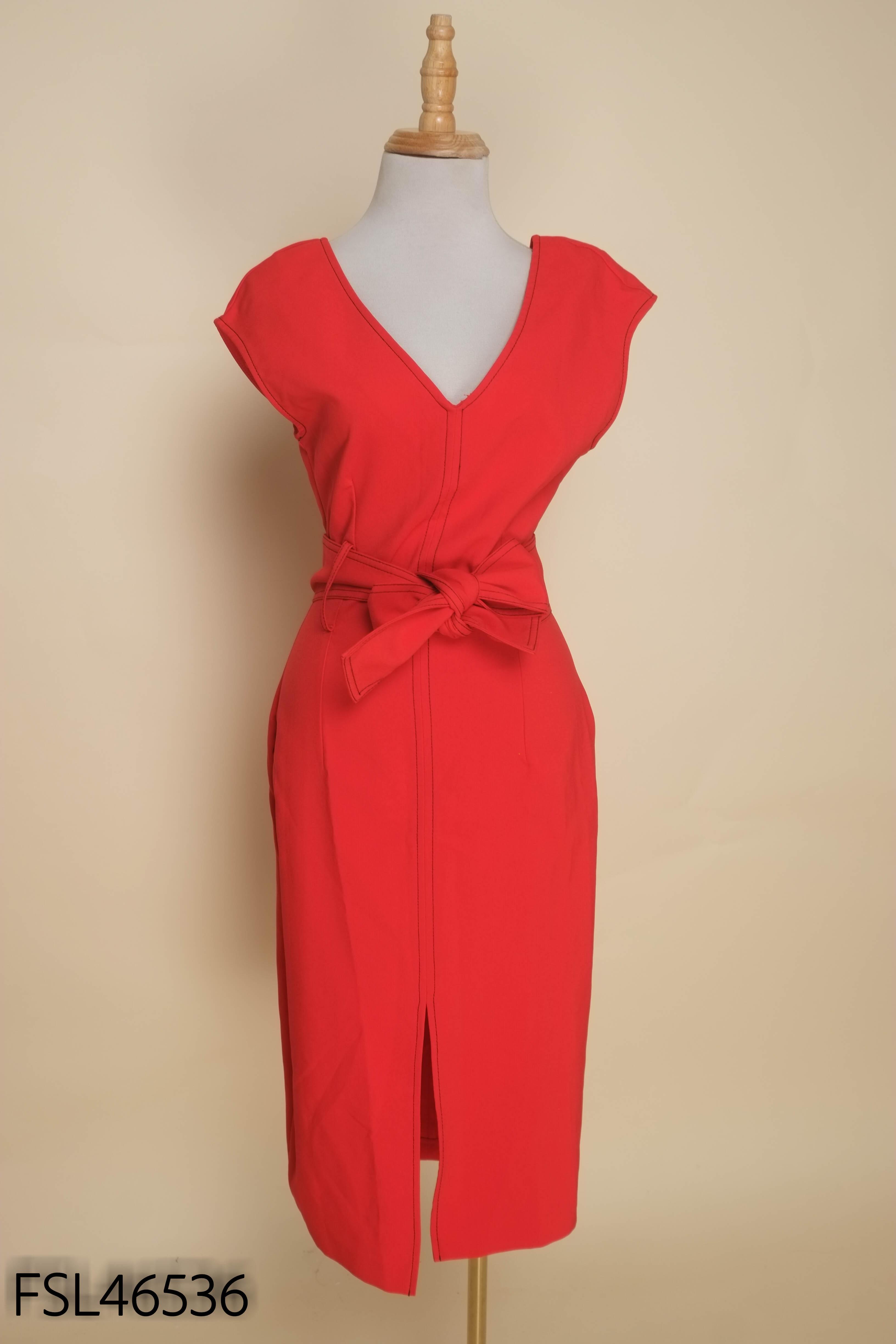 Váy ZARA BASIC đỏ cổ tim
