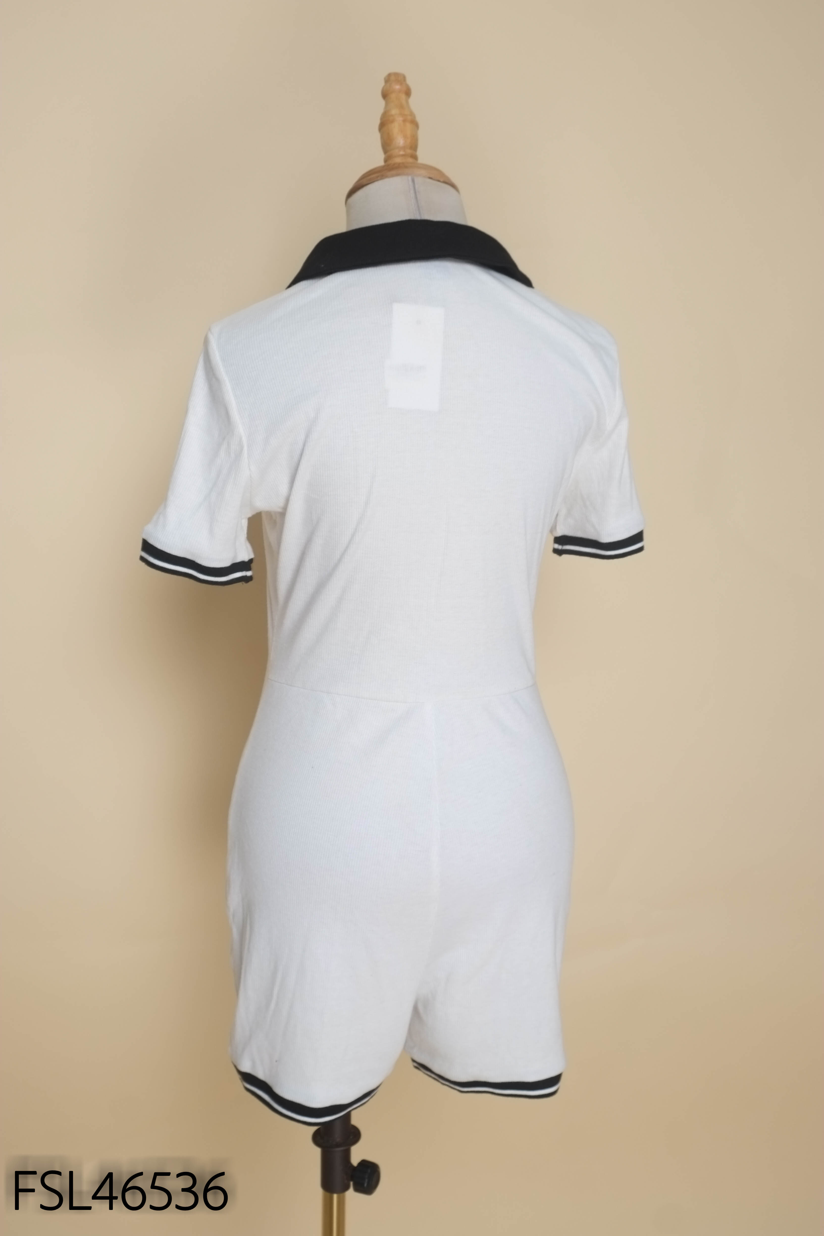 Jumpsuits SHEIN trắng cổ đen