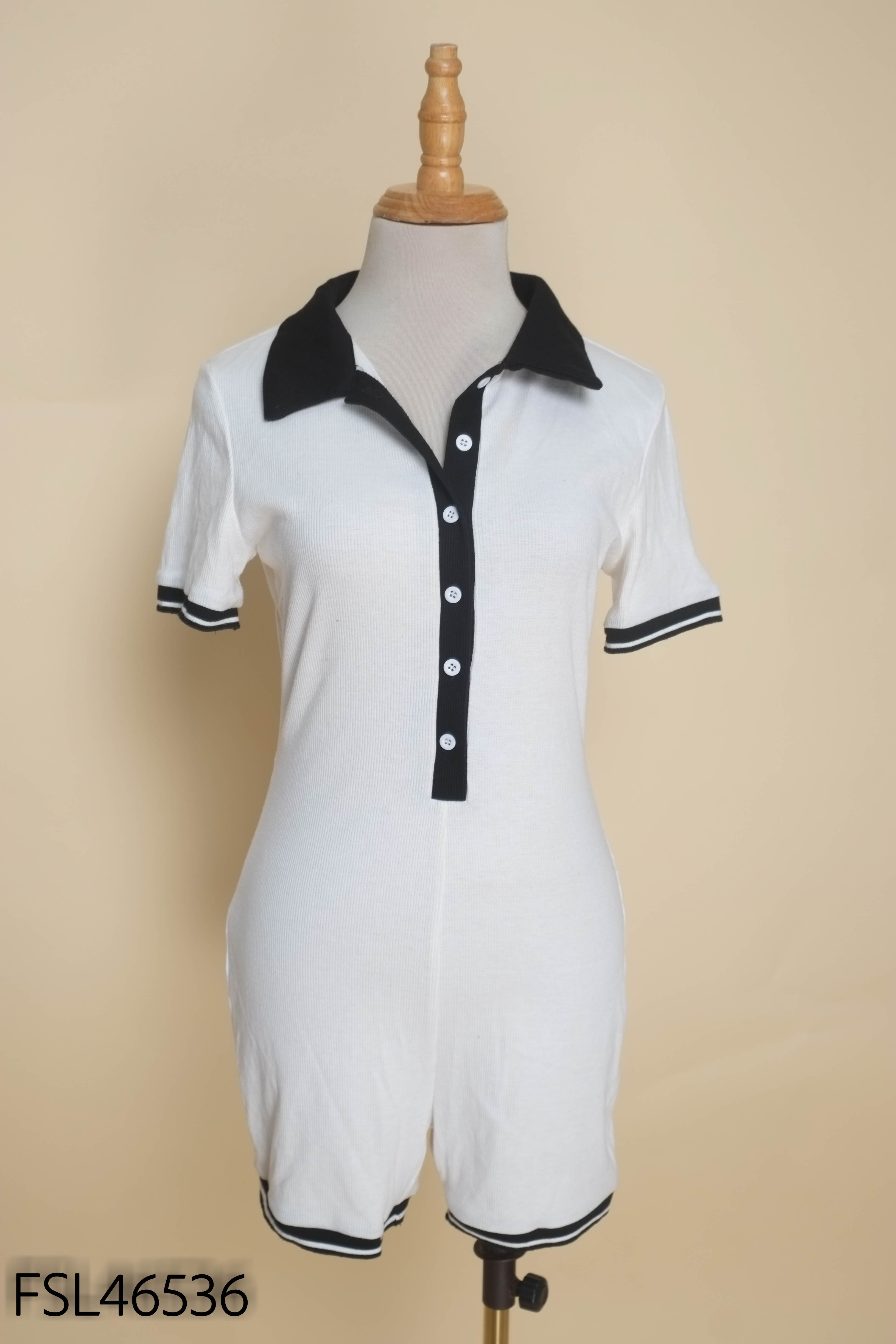 Jumpsuits SHEIN trắng cổ đen