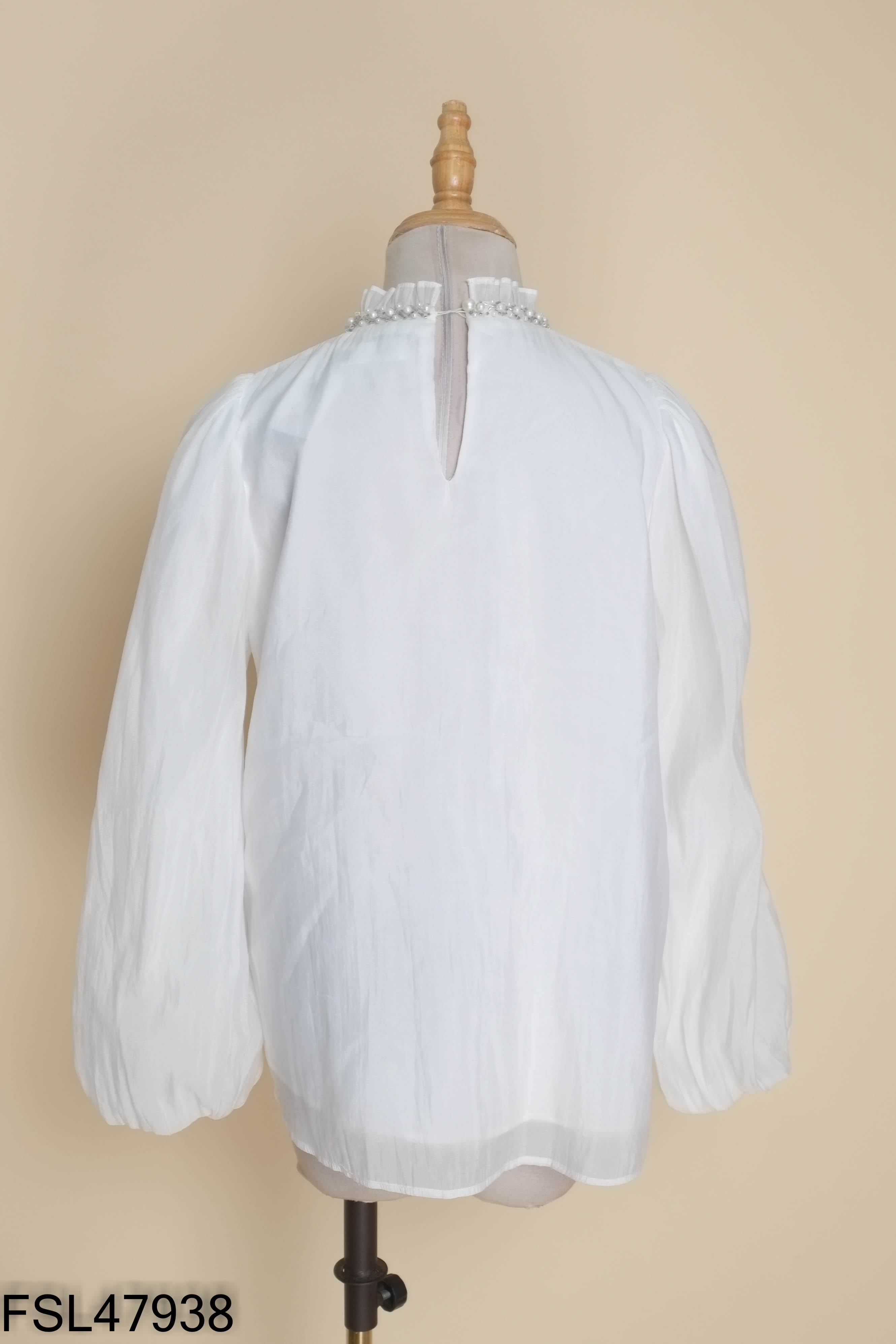 Áo voan trắng đính ngọc (Ố NHẸ)