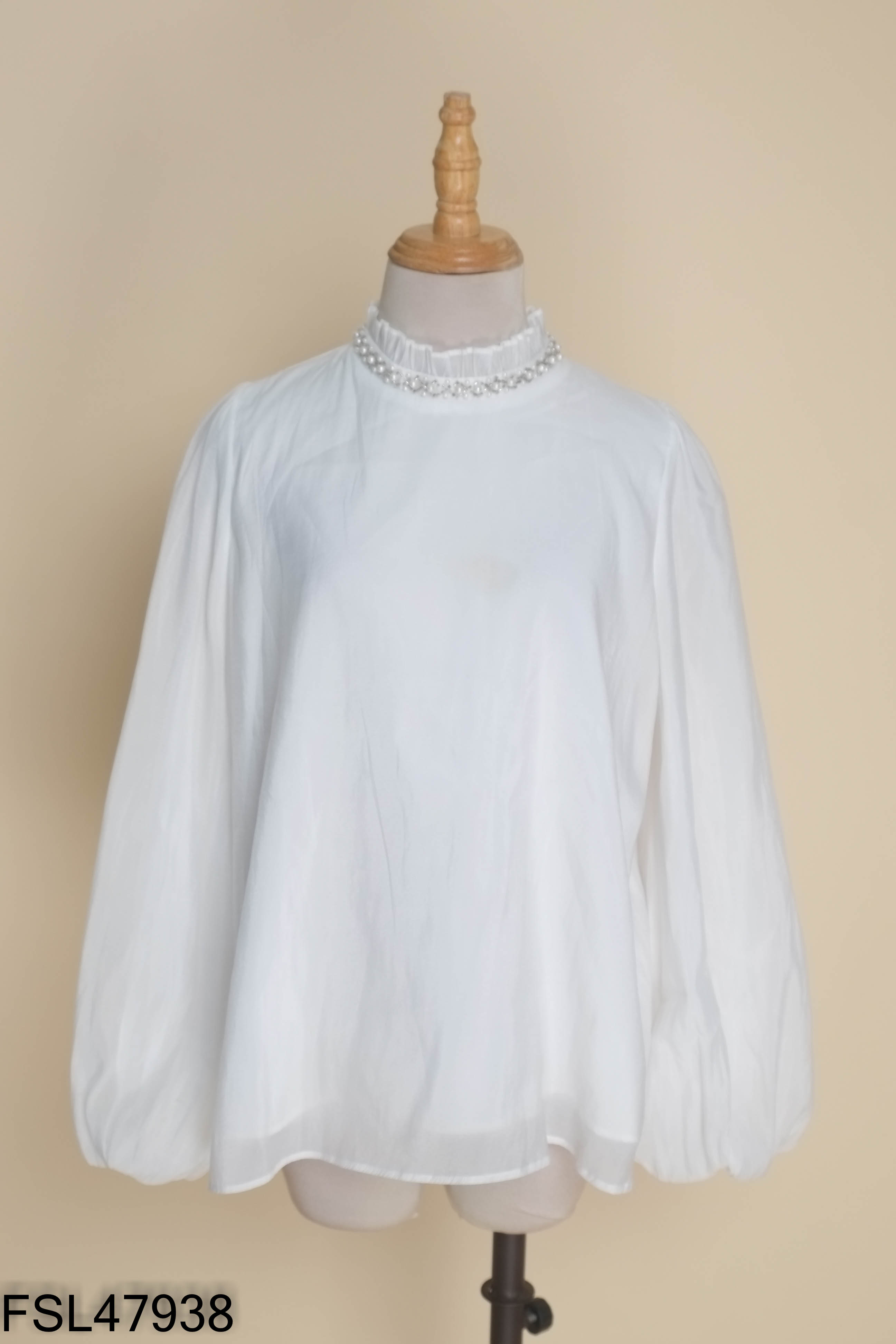 Áo voan trắng đính ngọc (Ố NHẸ)