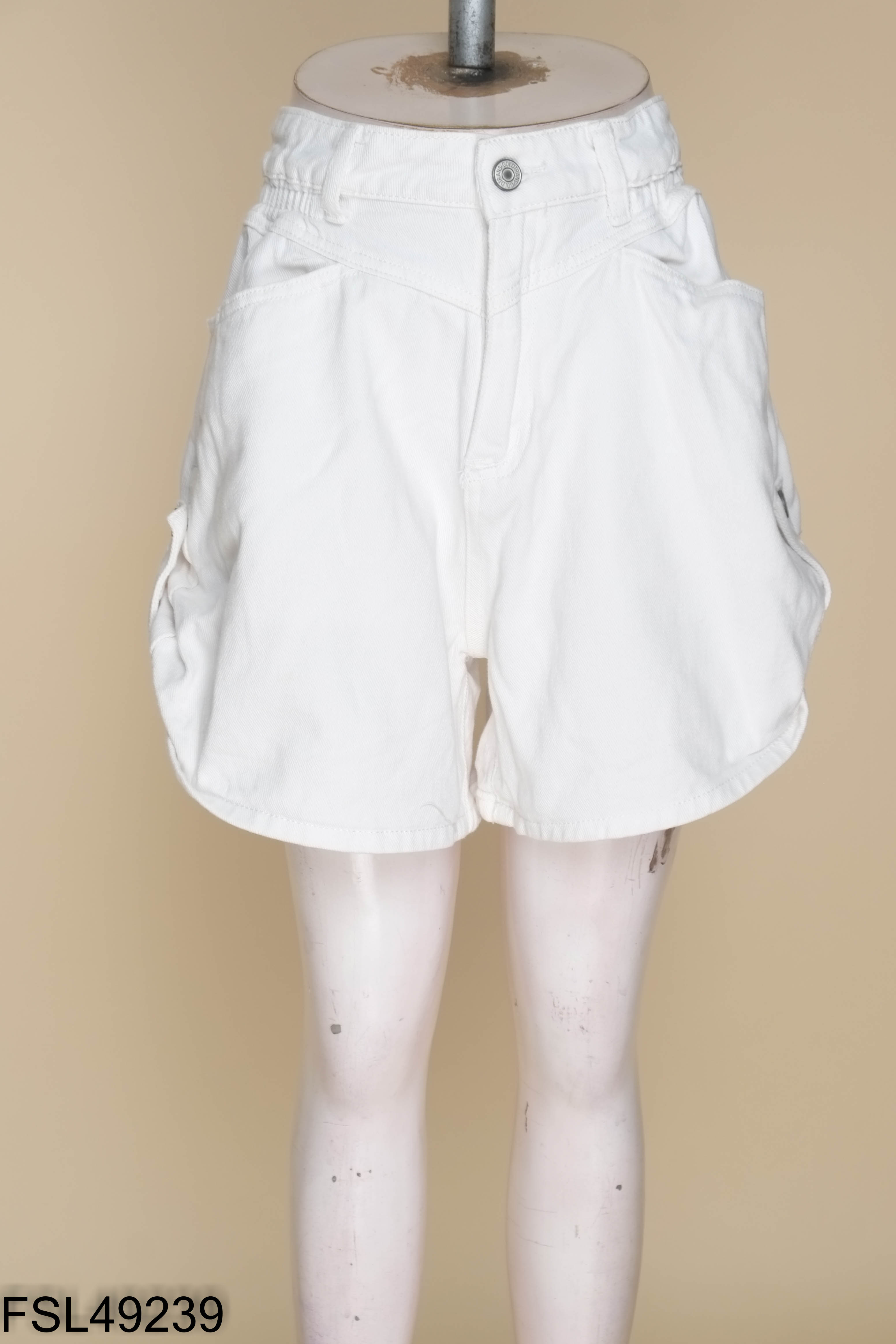 Quần short jeans trắng ống rộng