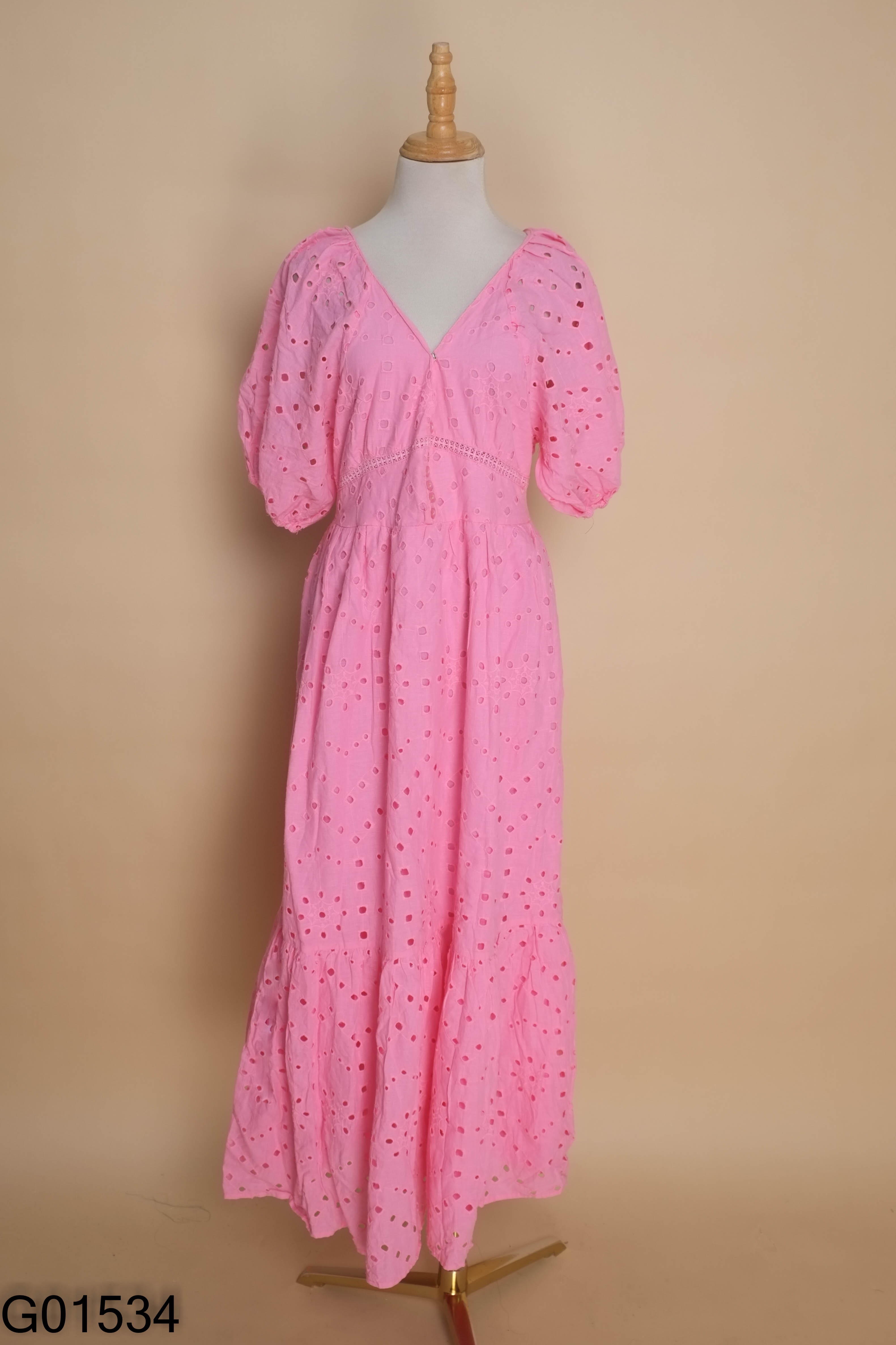 Váy ZARA hồng suông lỗ
