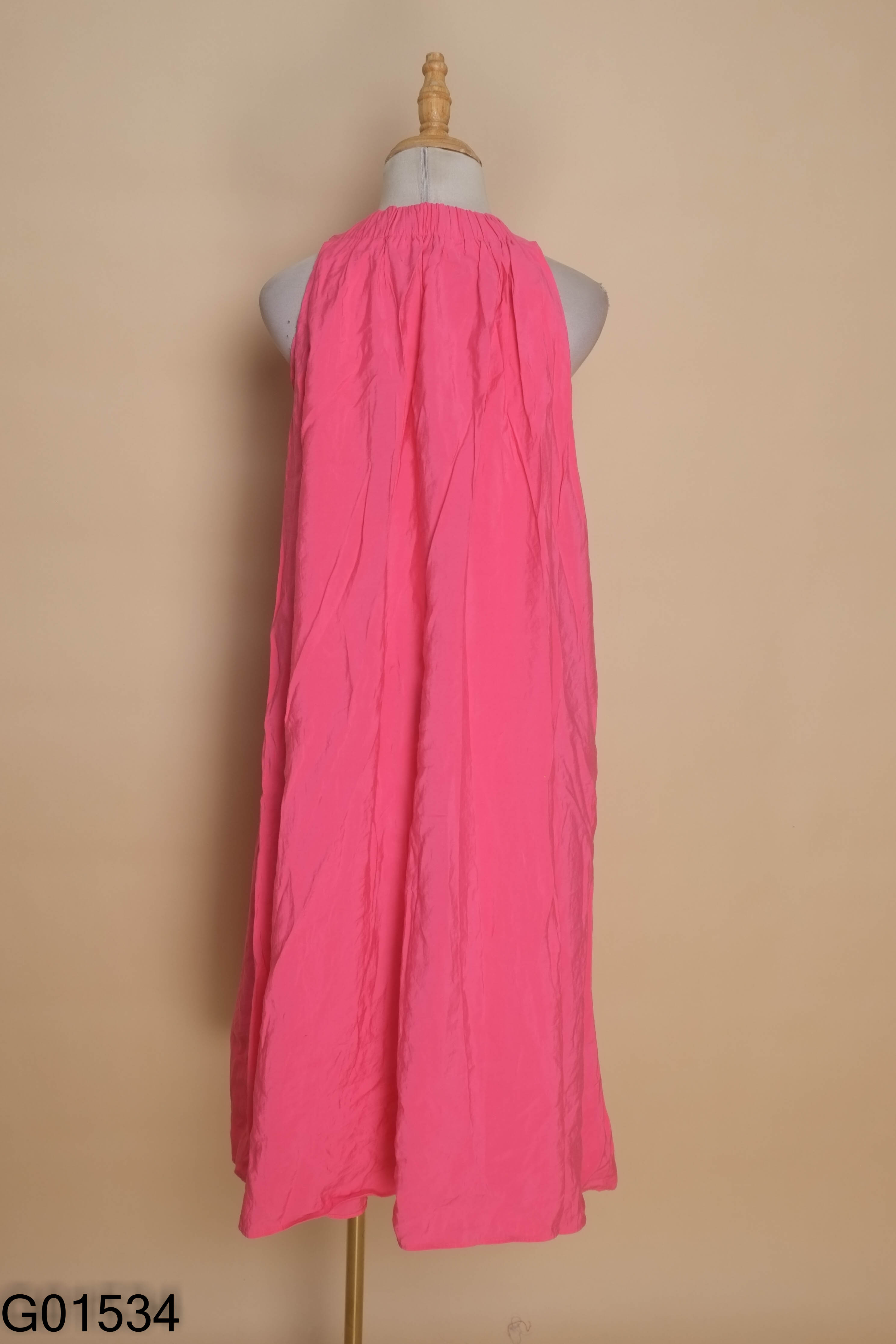 Váy COS hồng sát nách suông