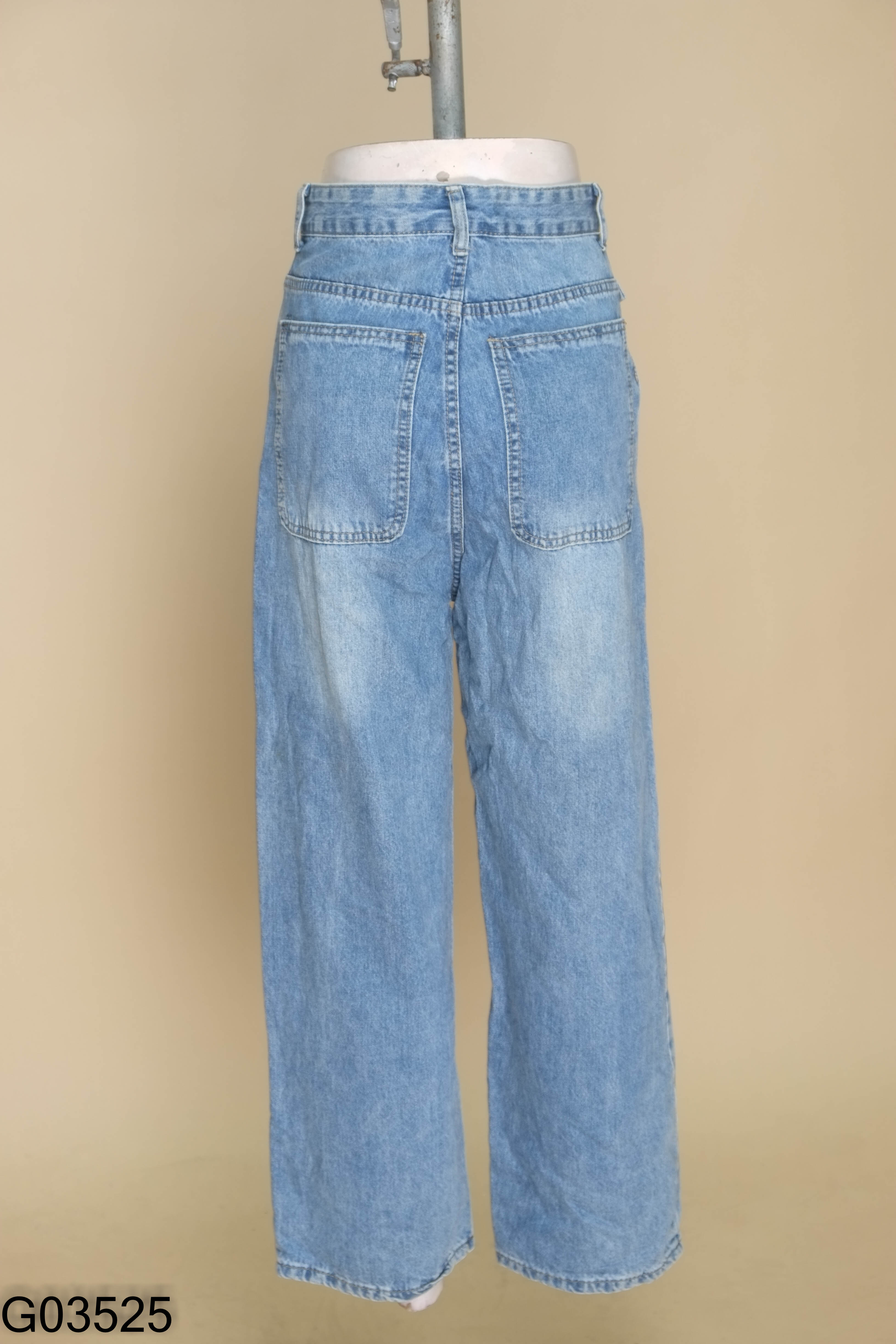 Quần jeans xanh trơn