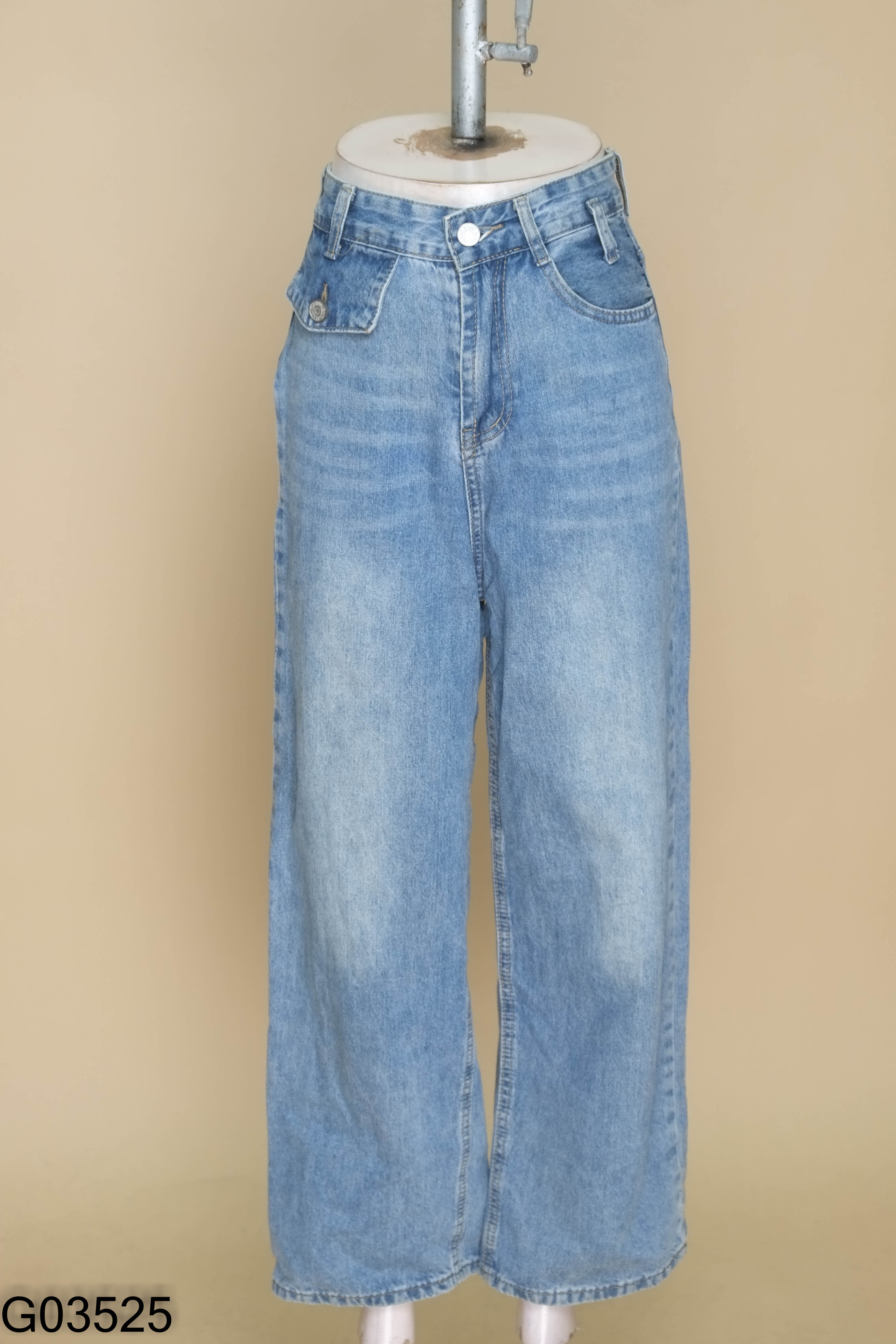 Quần jeans xanh trơn