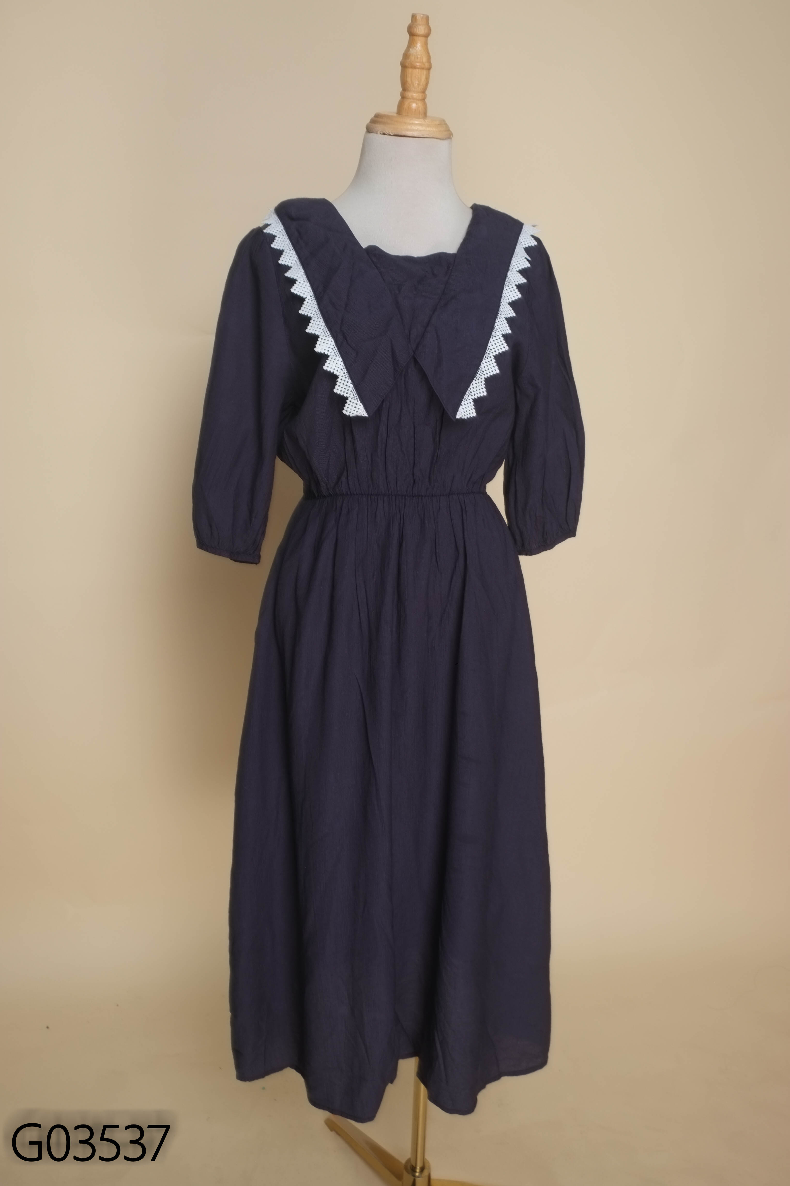 Váy xanh than cổ viền trắng