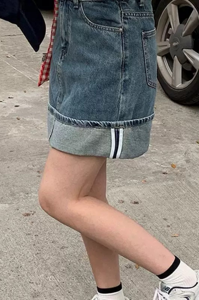 Chân váy jeans xanh gấp gấu