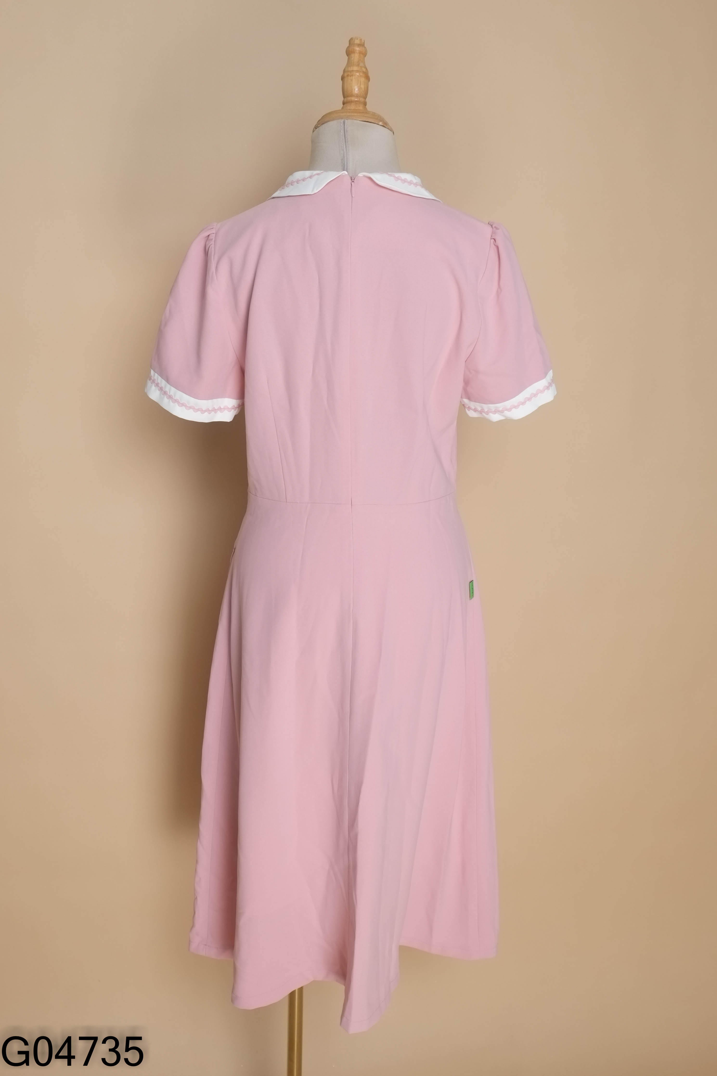 Váy hồng YOSHINOHANA cổ trắng