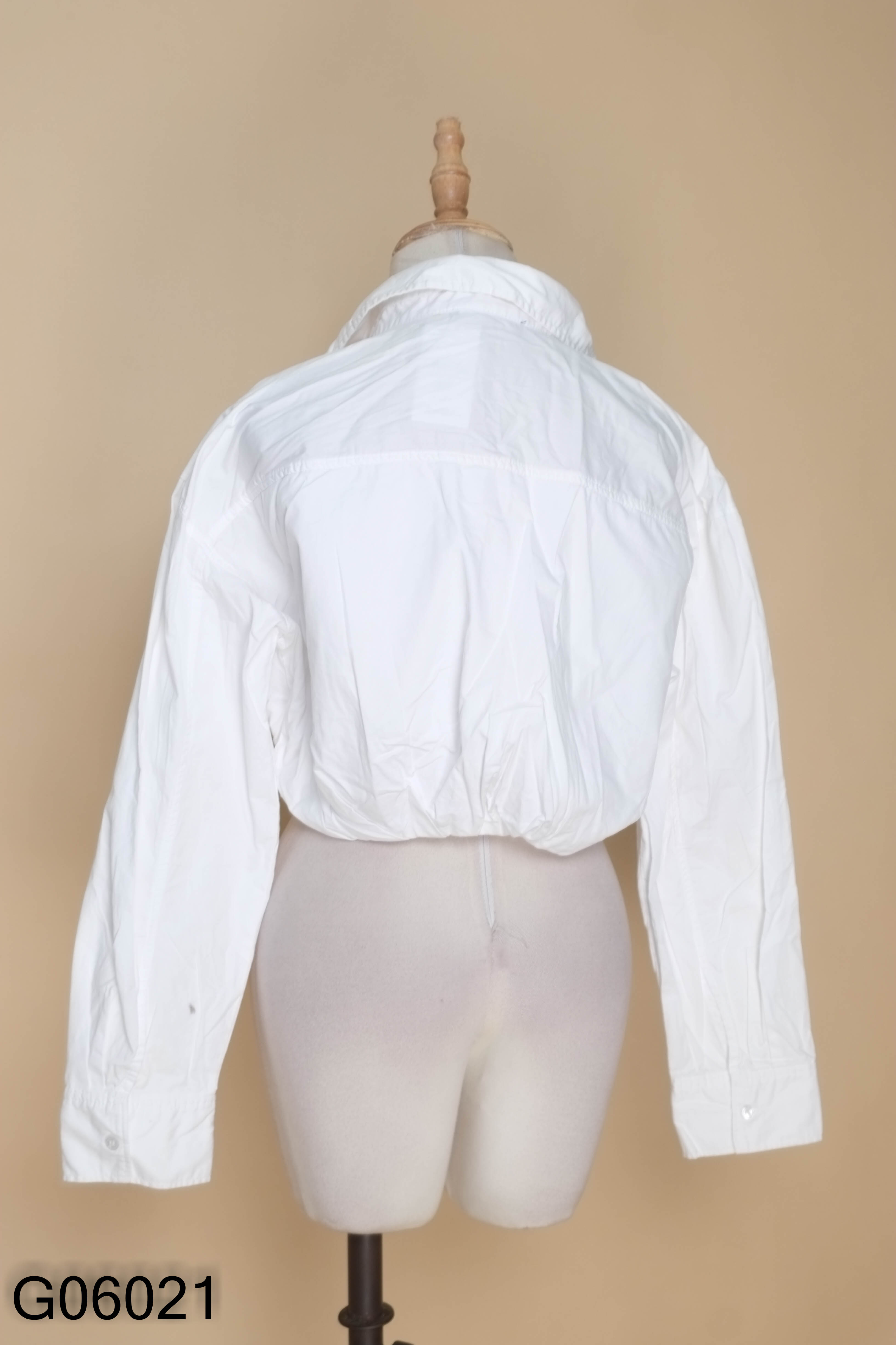 Áo sơ mi trắng croptop