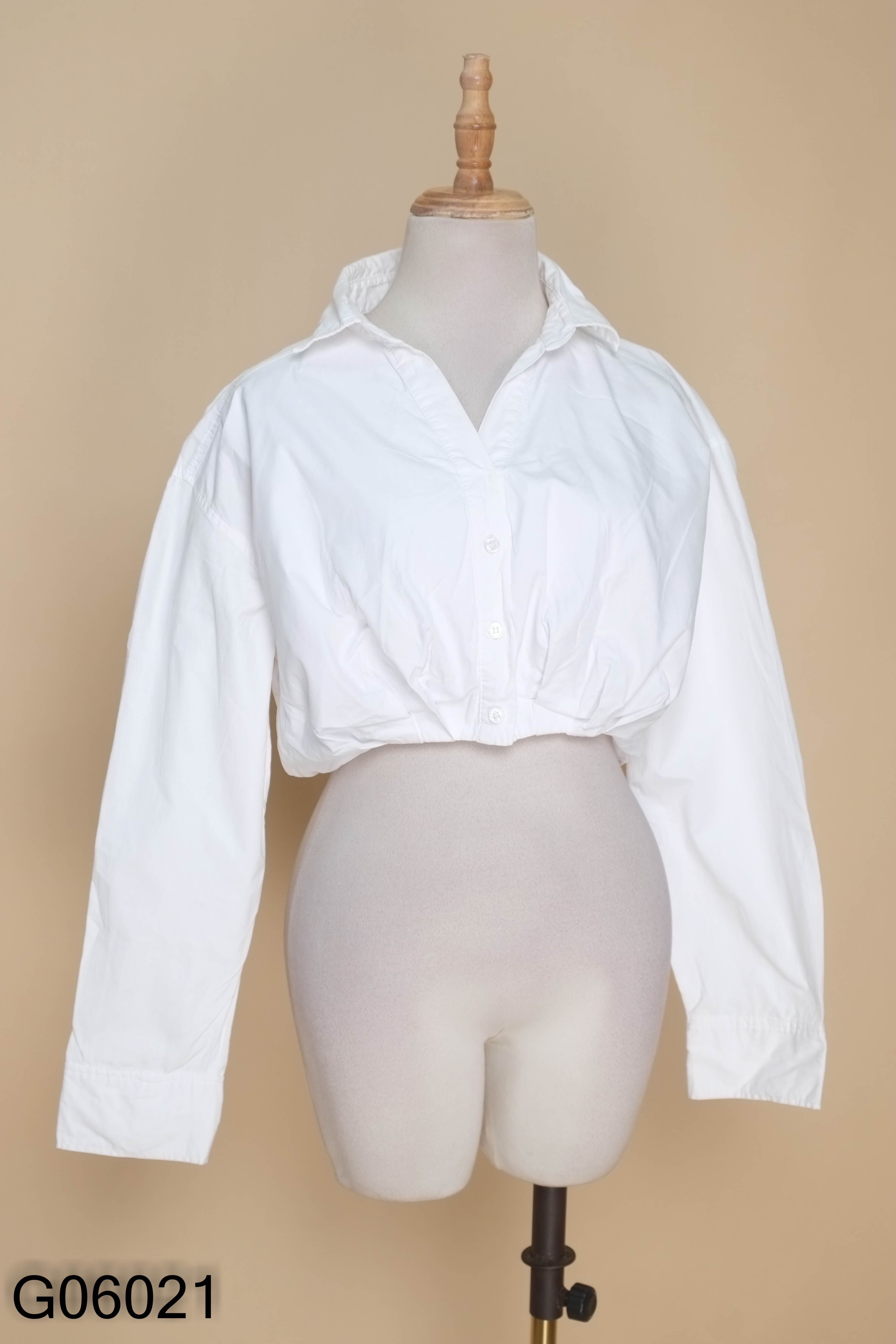 Áo sơ mi trắng croptop