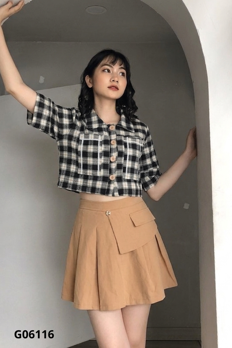 Set áo sơ mi đen caro + chân váy nâu