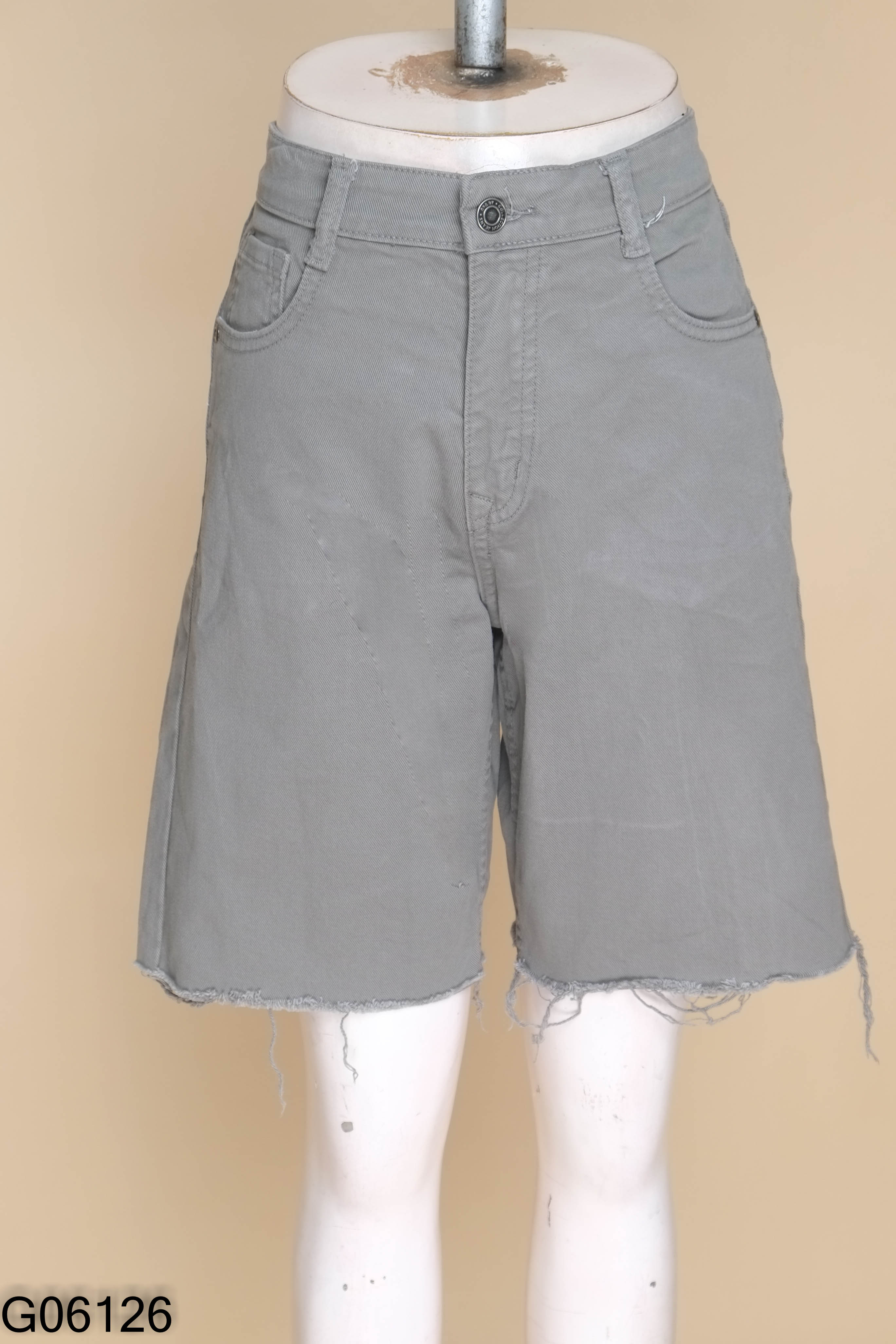 Quần short lửng kaki rêu
