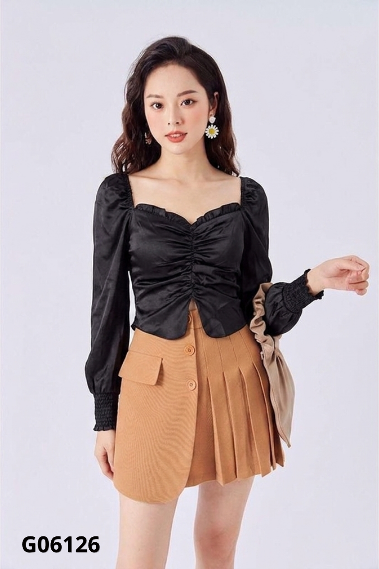 Áo lụa đen dúm ngực