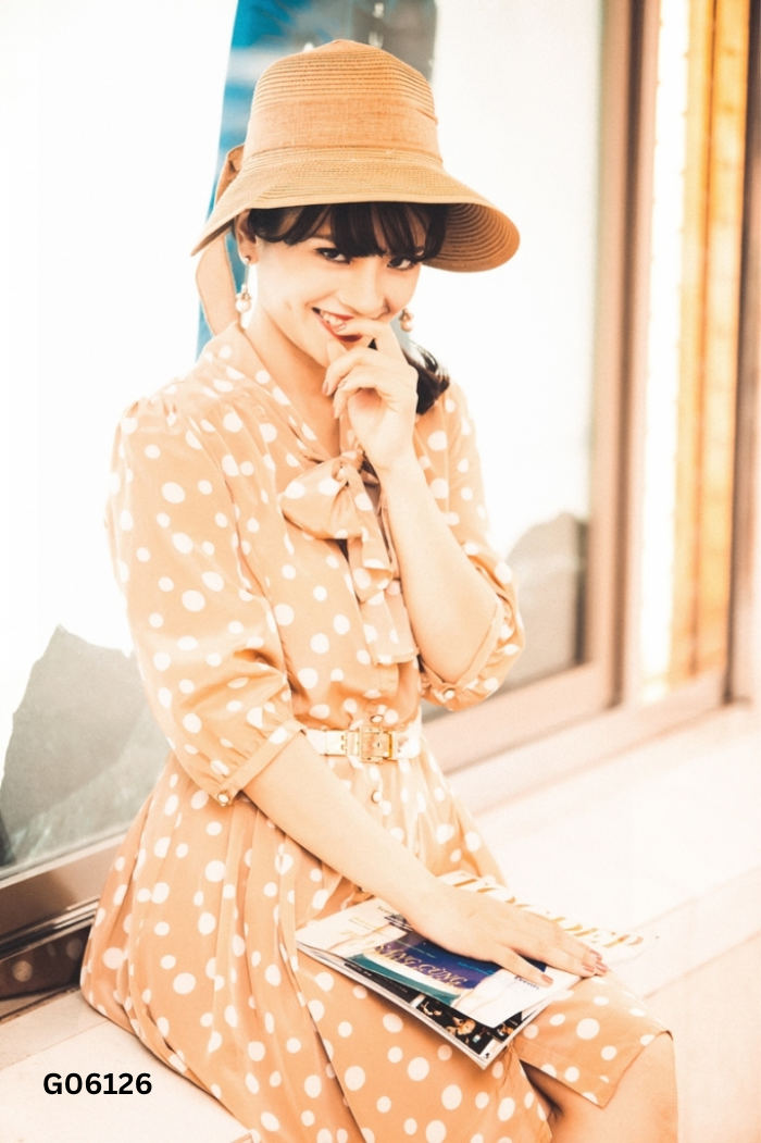 Váy nâu nhạt chấm bi