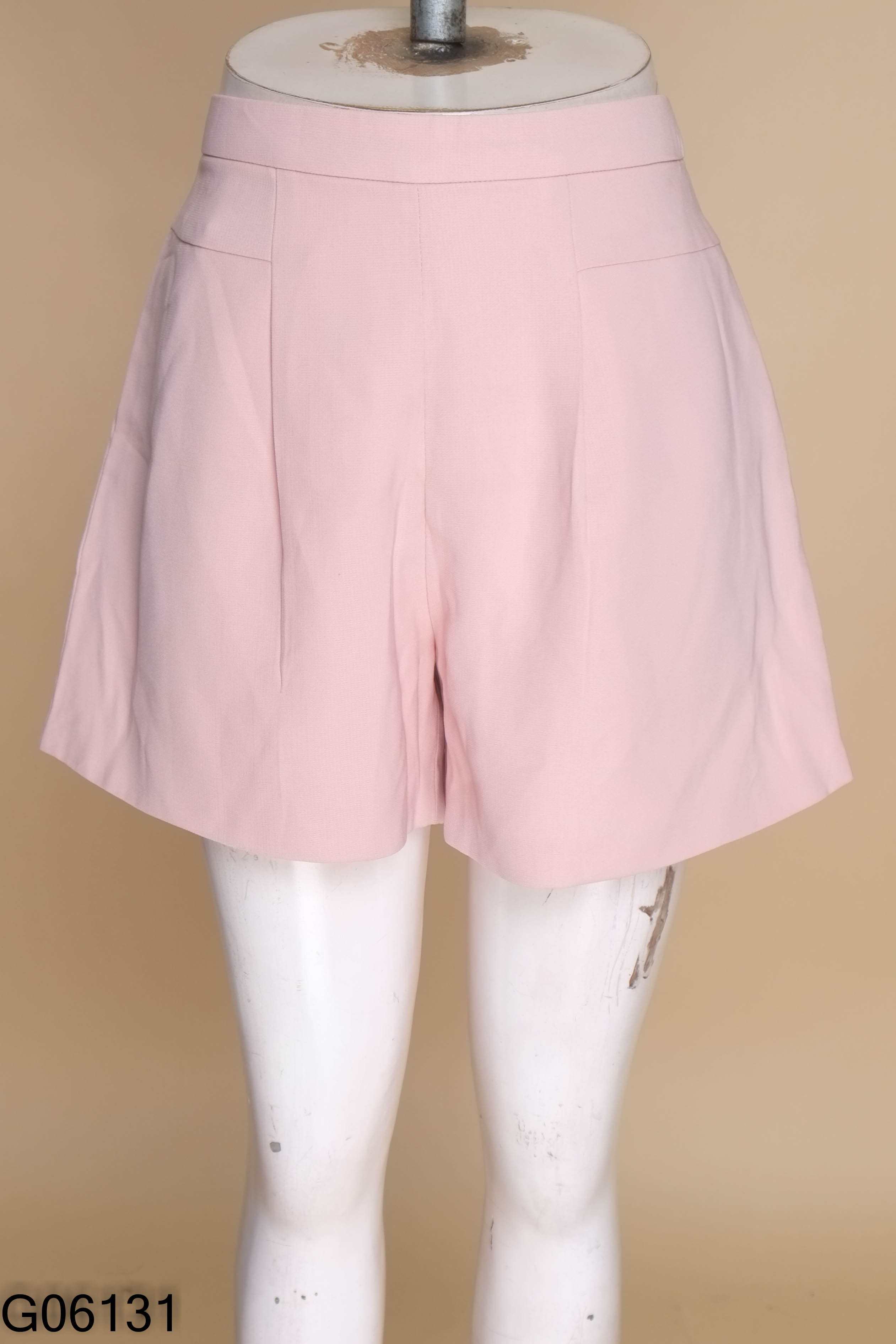 Quần short hồng trơn