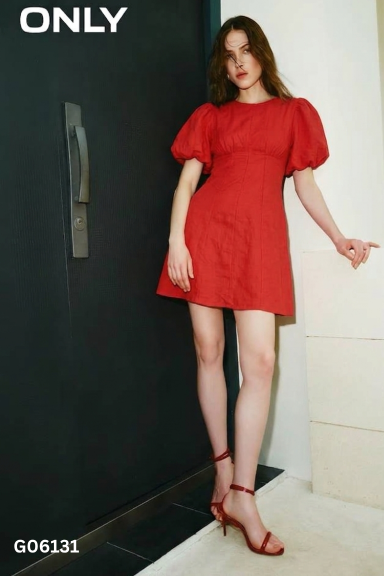 Váy đỏ cổ tròn tay bồng