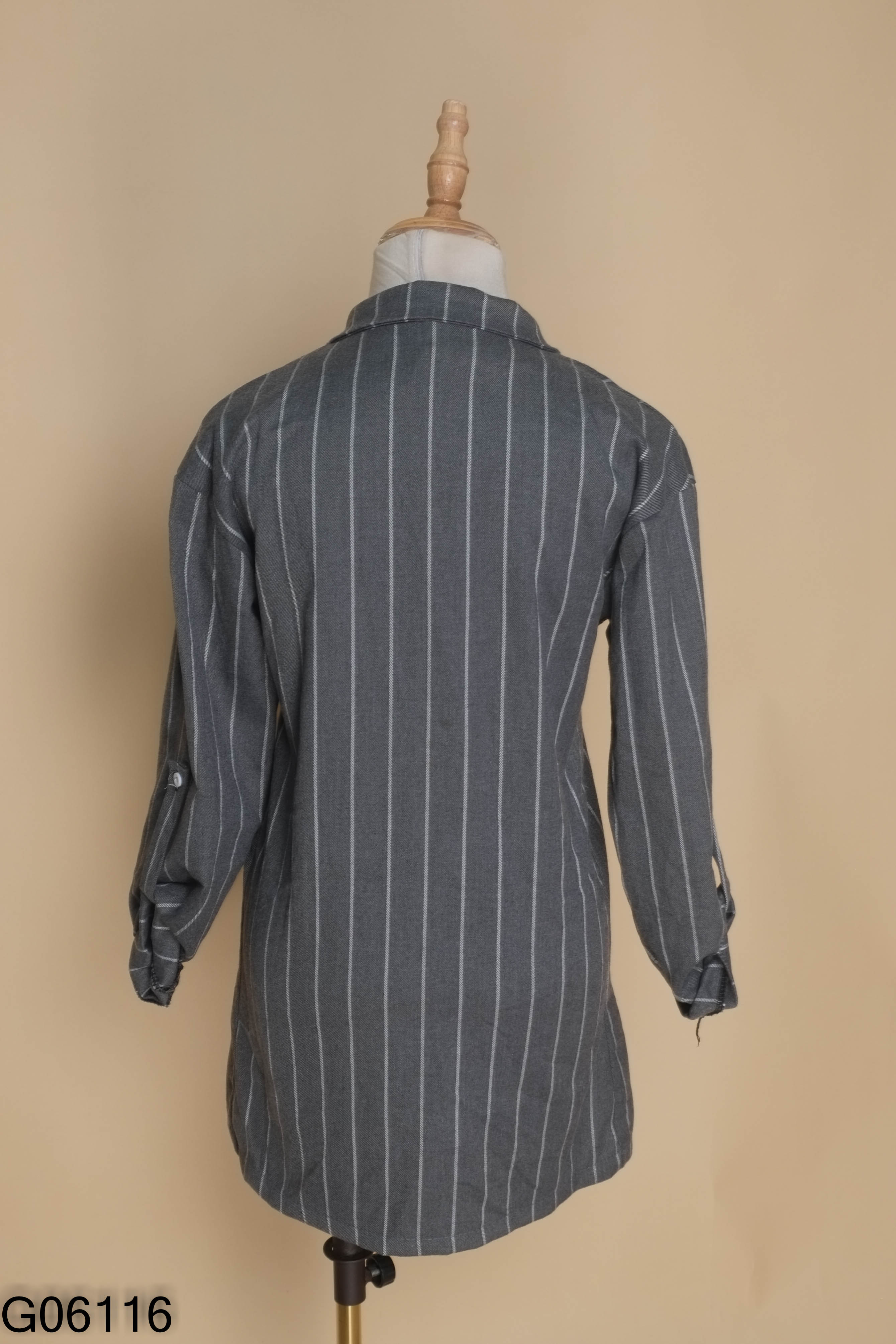 Áo blazers xám sọc trắng