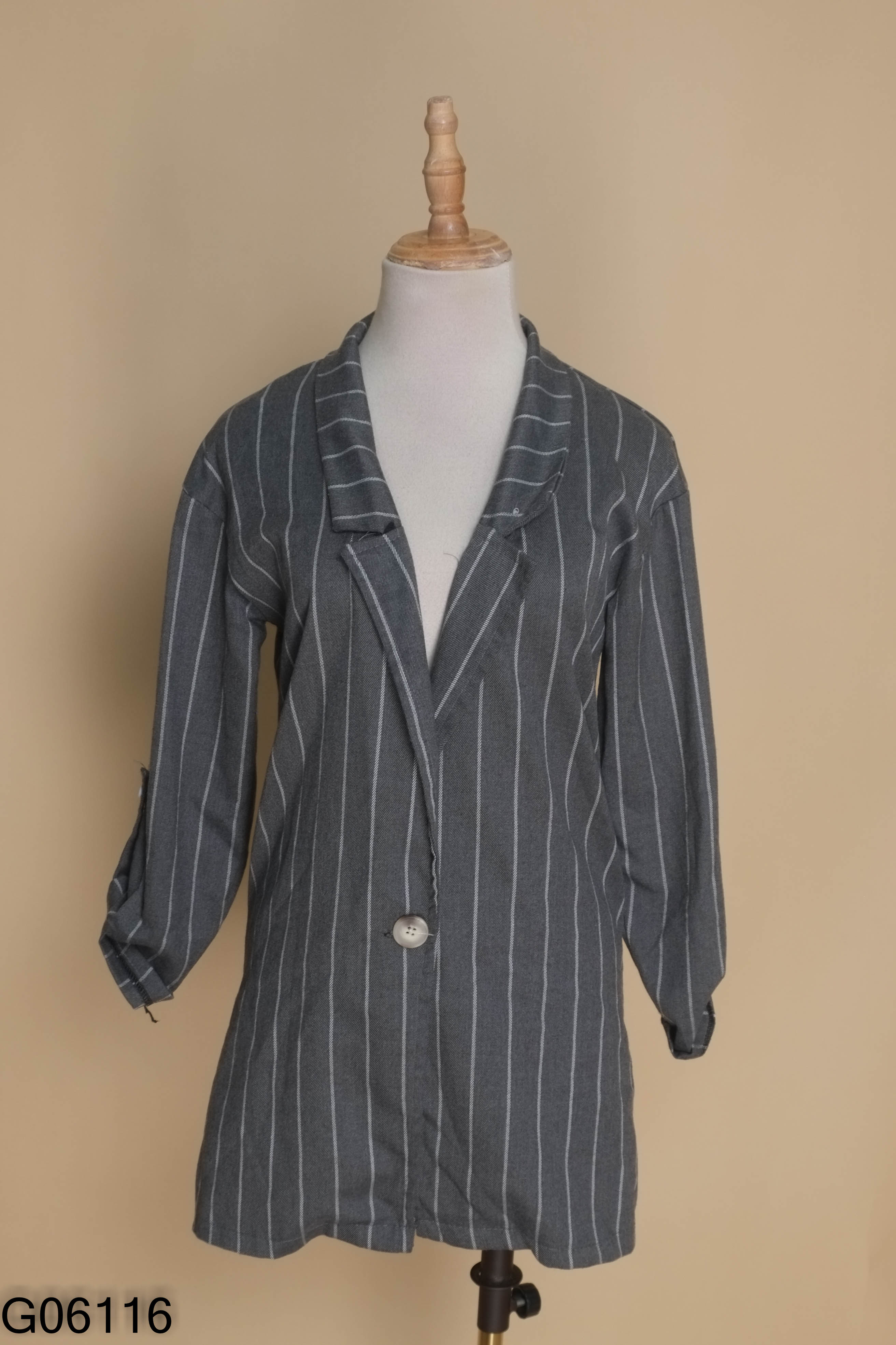 Áo blazers xám sọc trắng