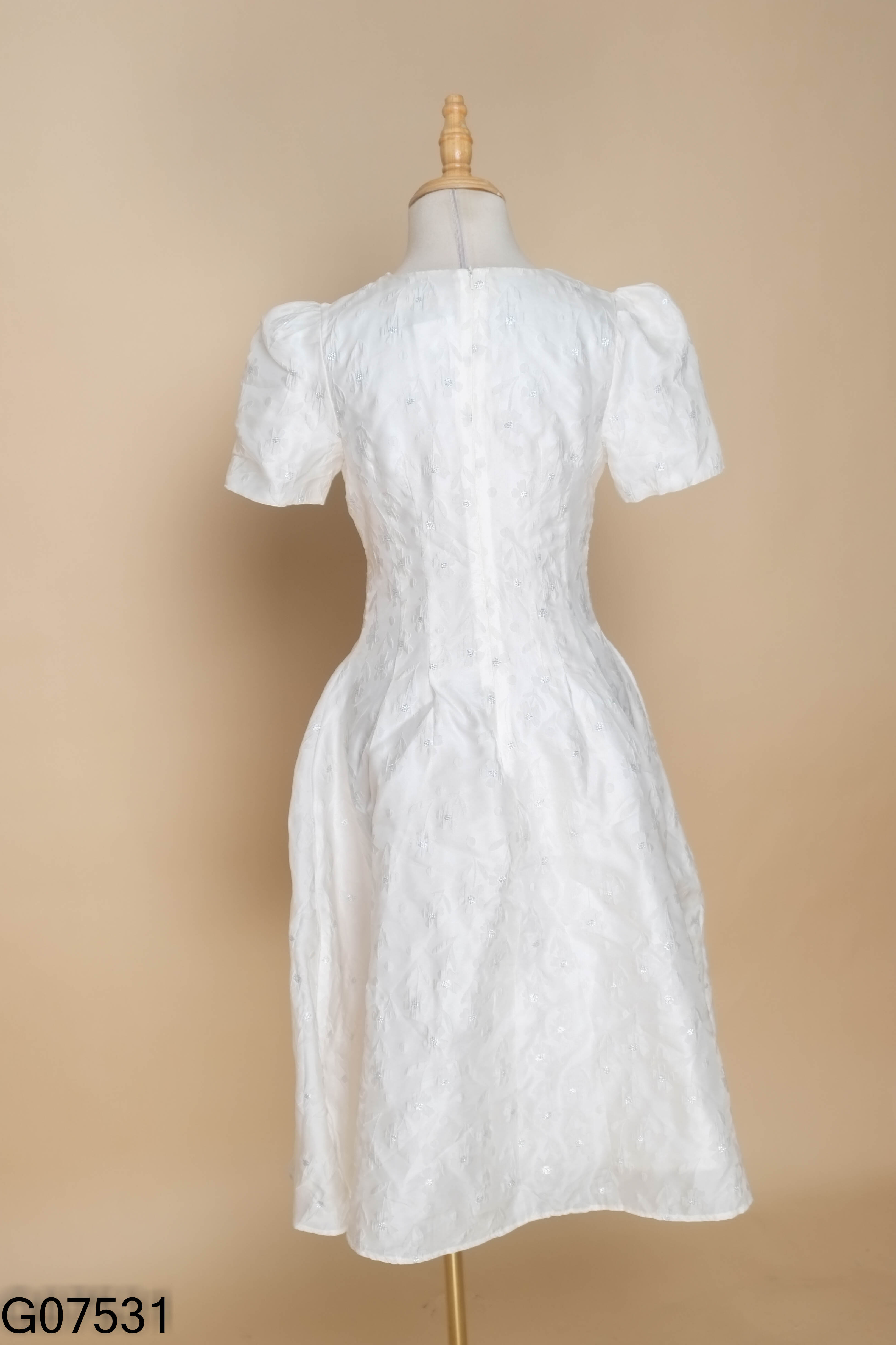 Váy voan trắng TA COLLECTION cổ ngọc