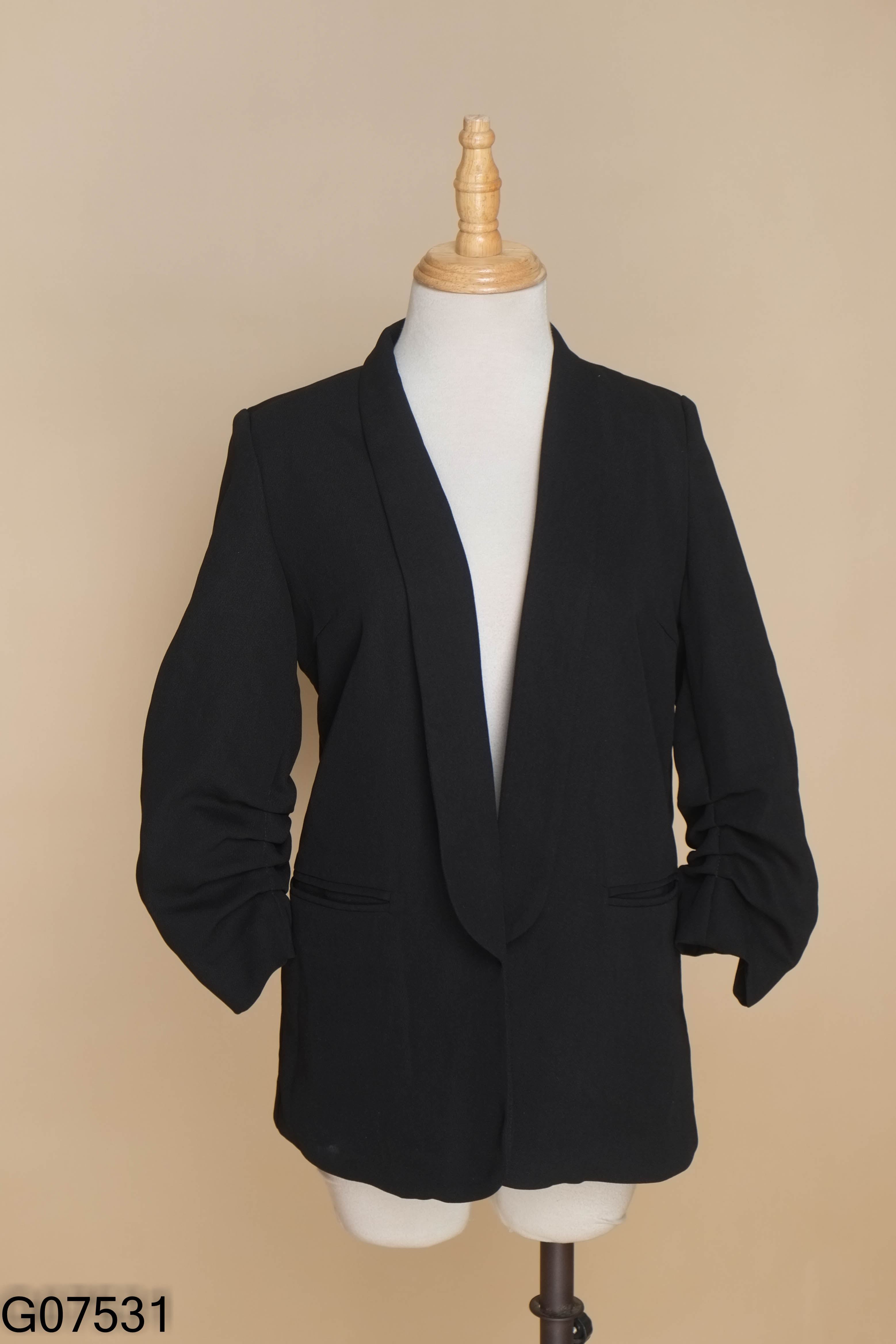 Áo blazer đen HOI VU