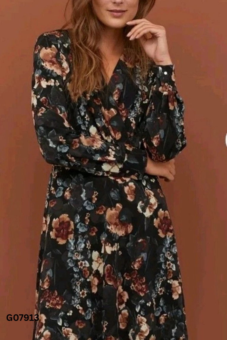 Váy HM đen nền hoa