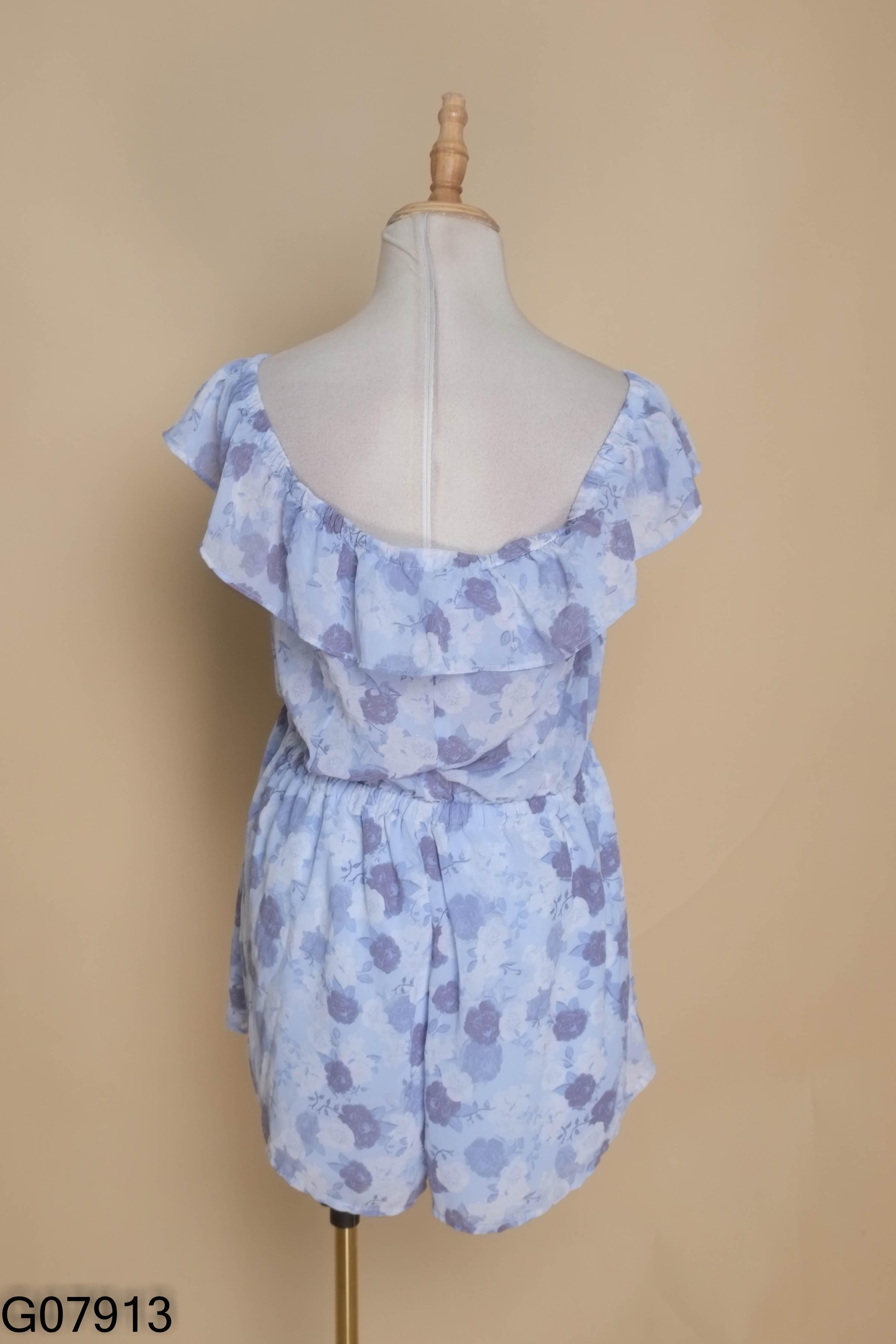 Jumpsuits xanh trễ vai họa tiết
