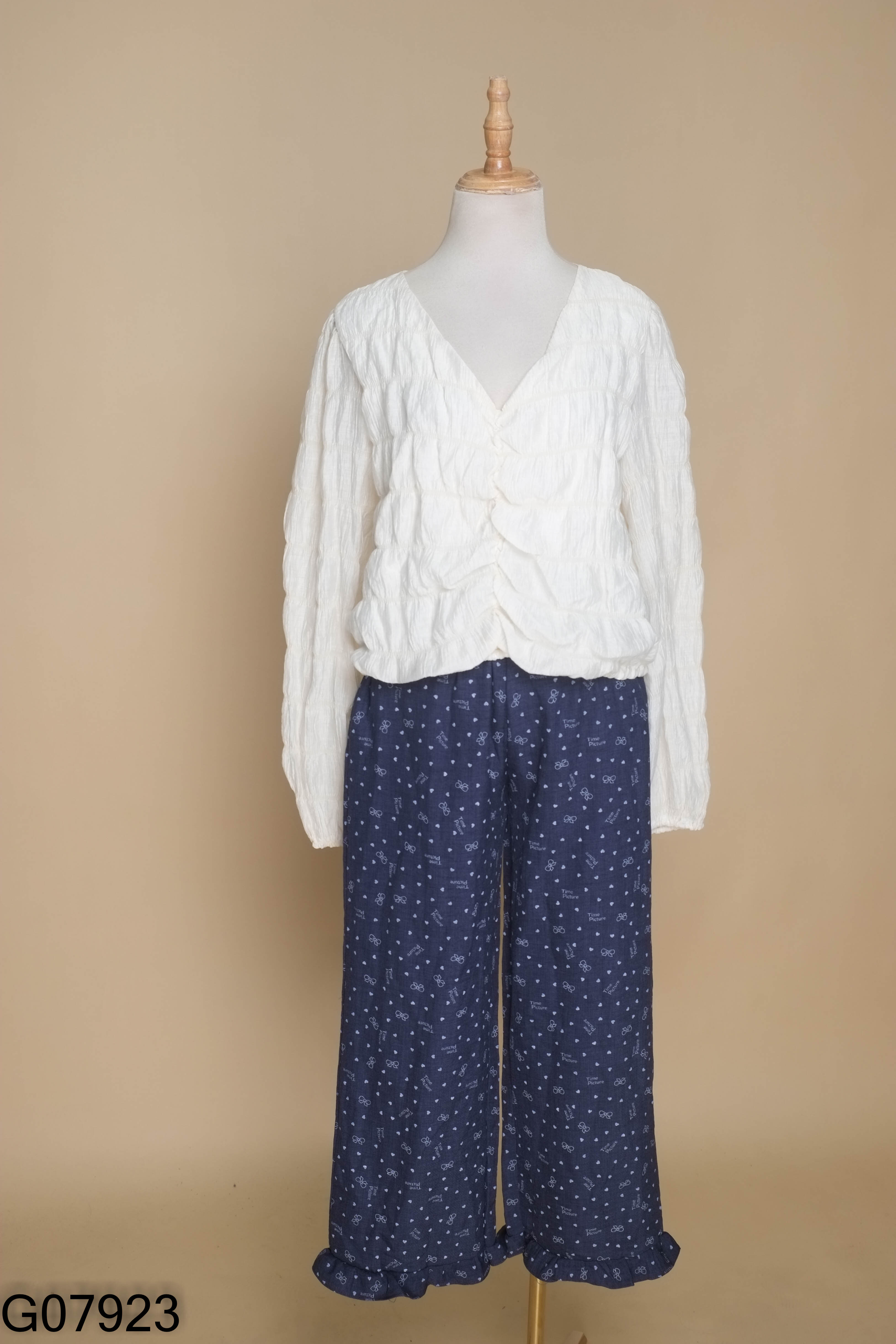 Set áo be + quần dài xanh