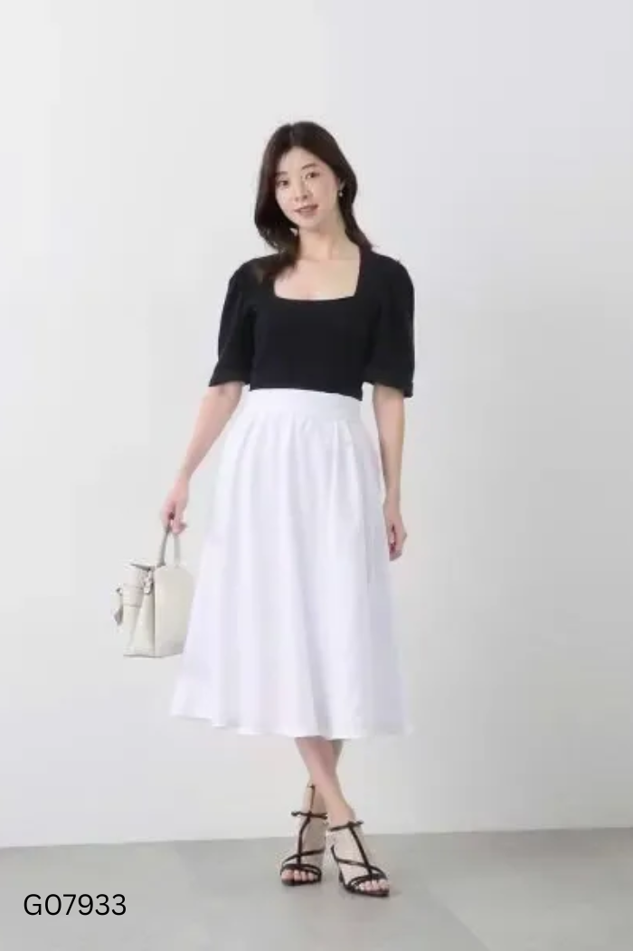 Váy đen phối trắng cổ vuông