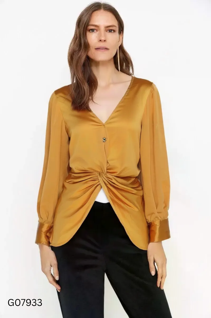 Áo lụa vàng cổ V dài tay