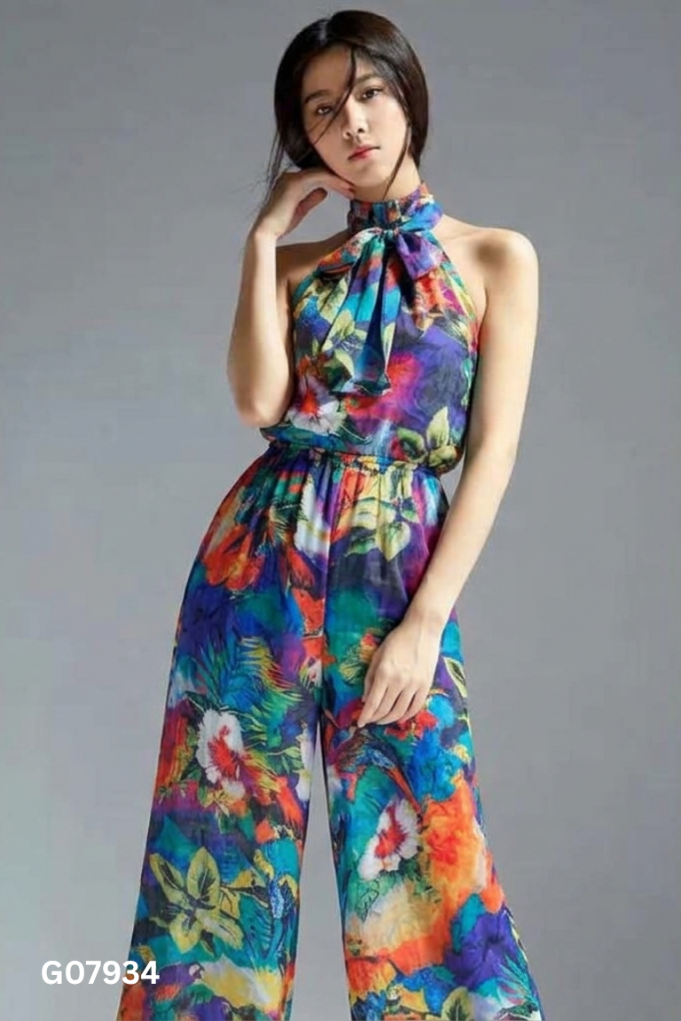 Jumpsuit xanh sắc màu