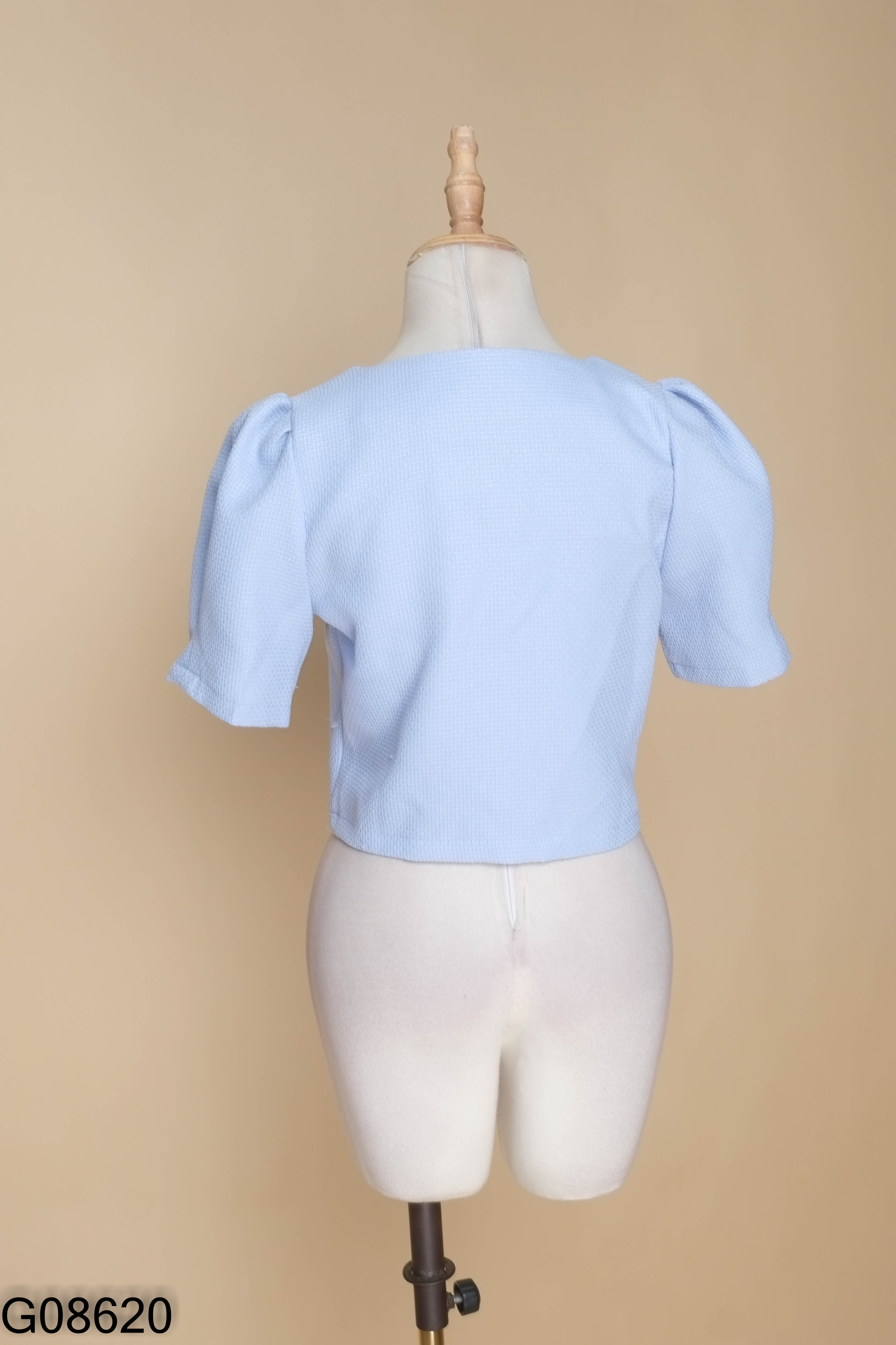Áo xanh cổ vuông