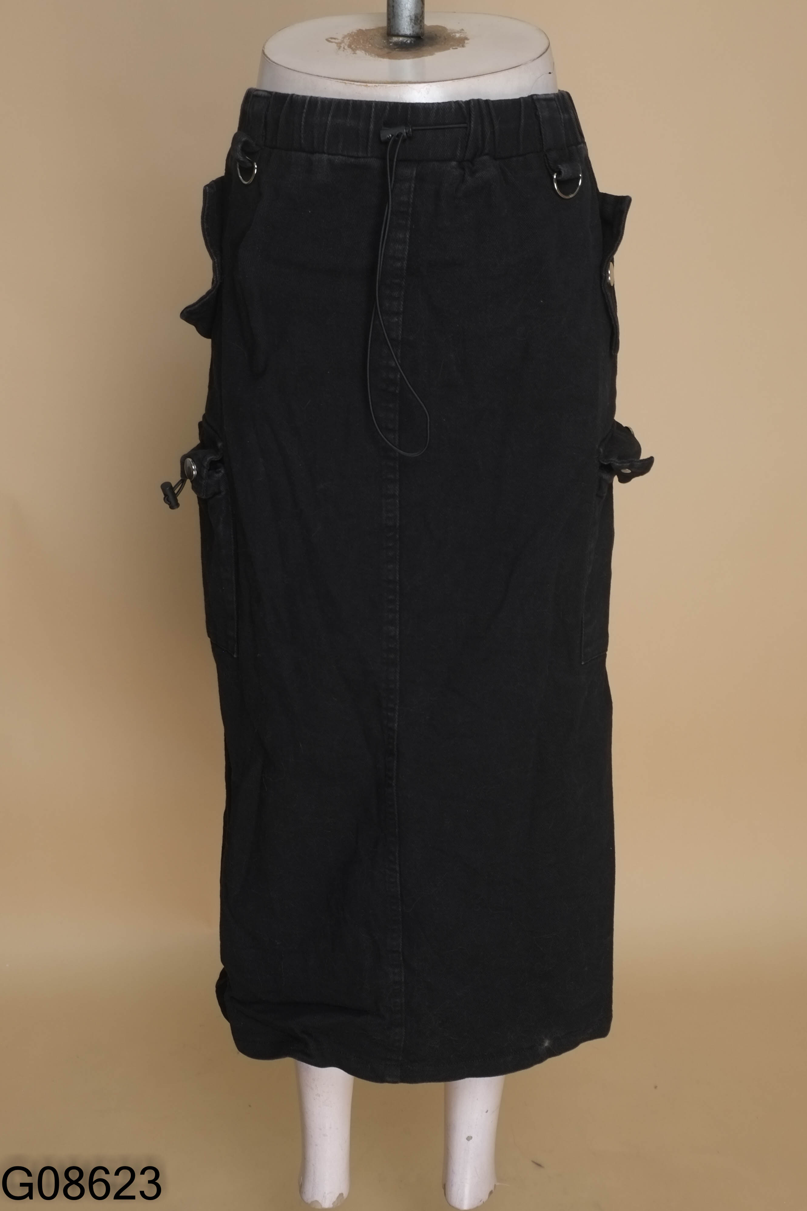 Chân váy jeans đen túi hộp