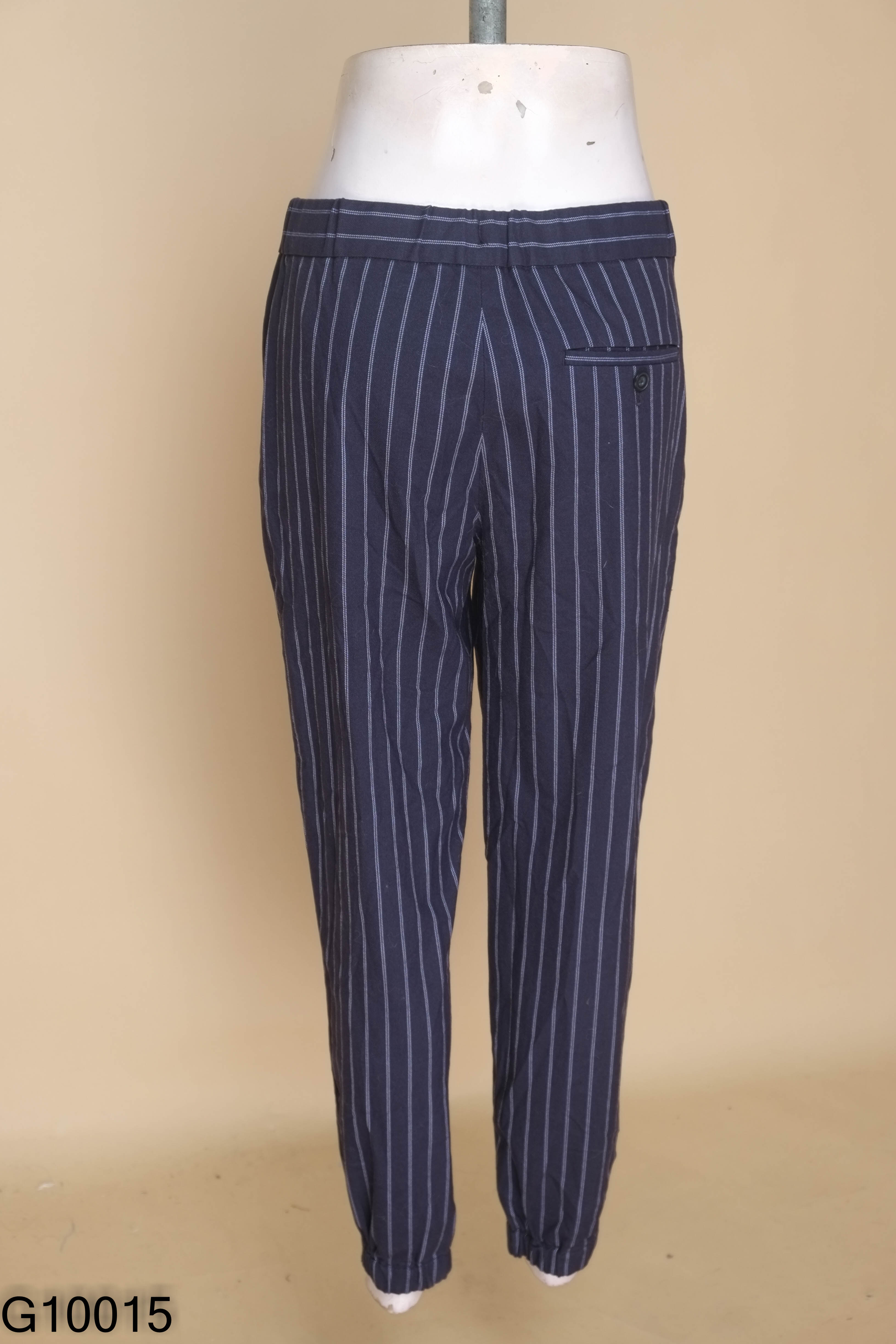 Quần xanh than UNIQLO sọc
