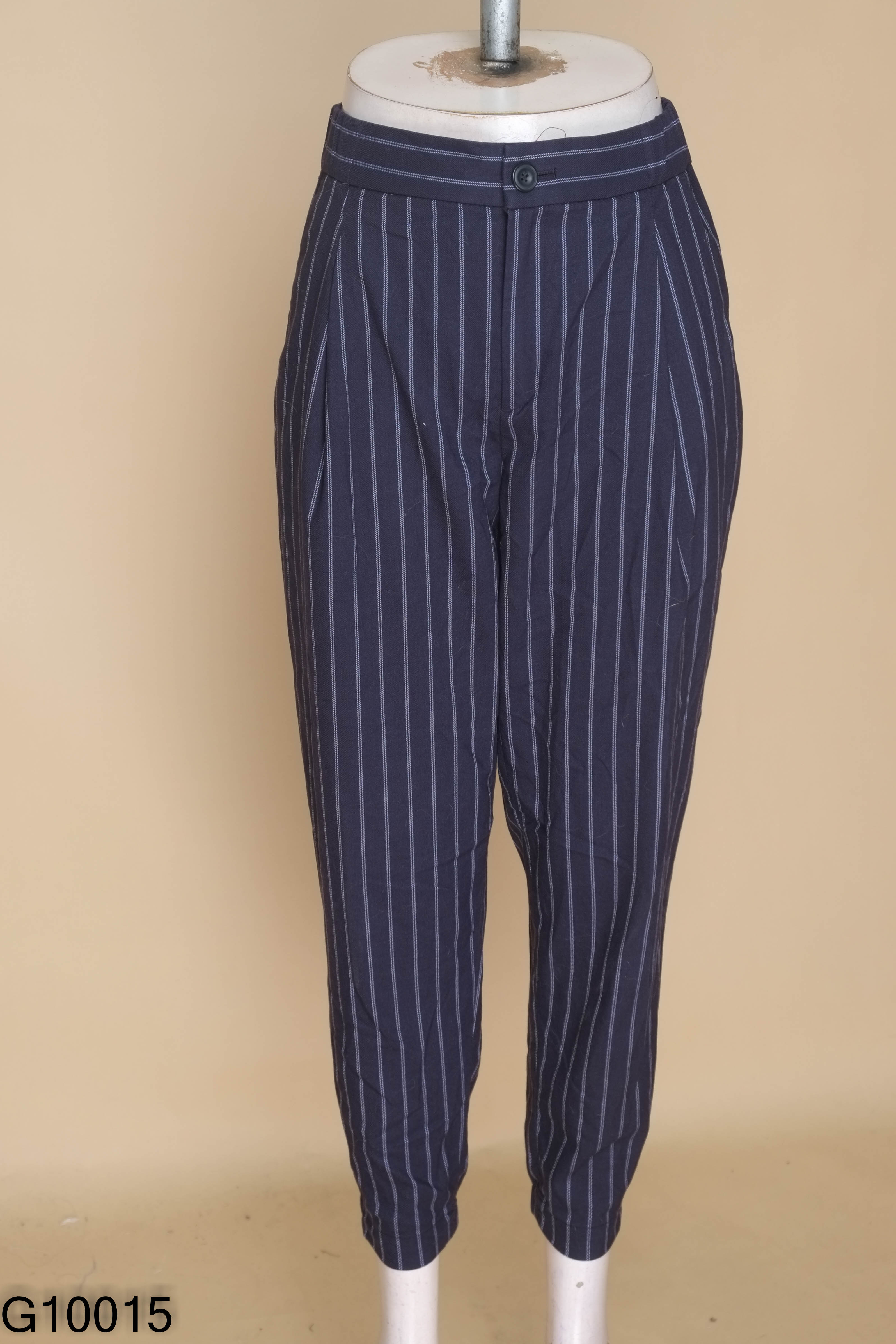 Quần xanh than UNIQLO sọc