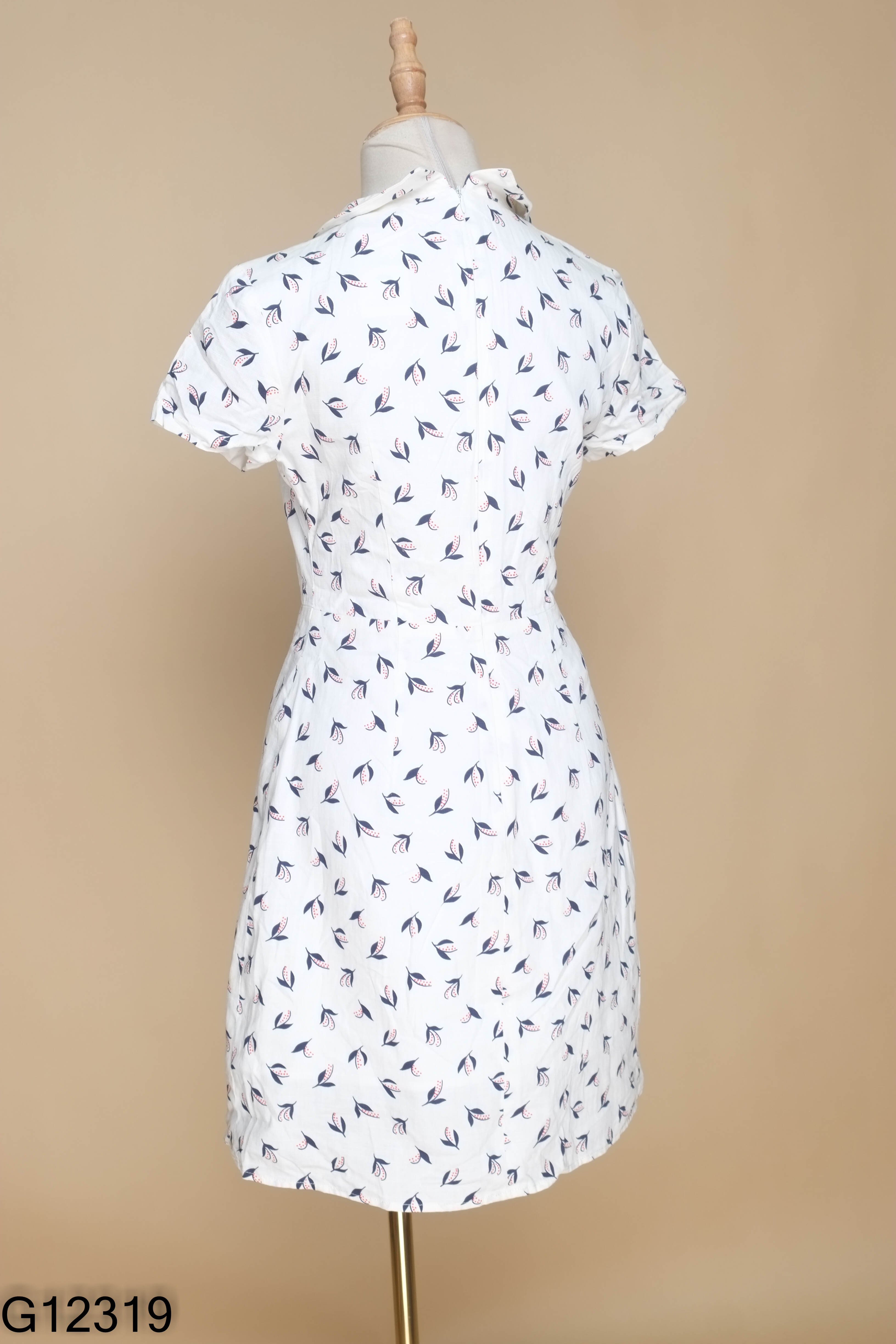 NEWTAG Váy ADORE DRESS trắng họa tiết hoa