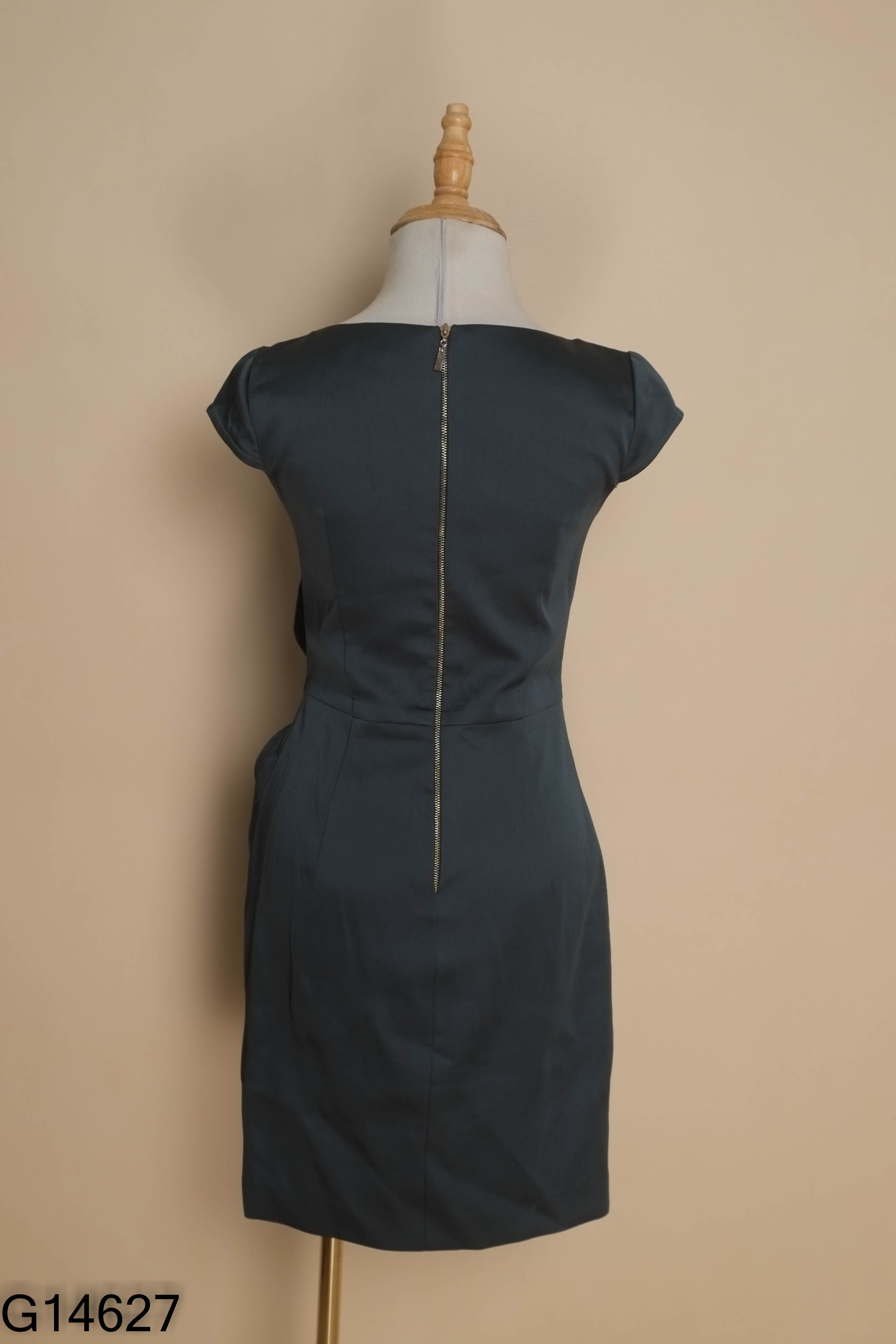 Váy QUYNH BOUTIQUE lụa xanh rêu