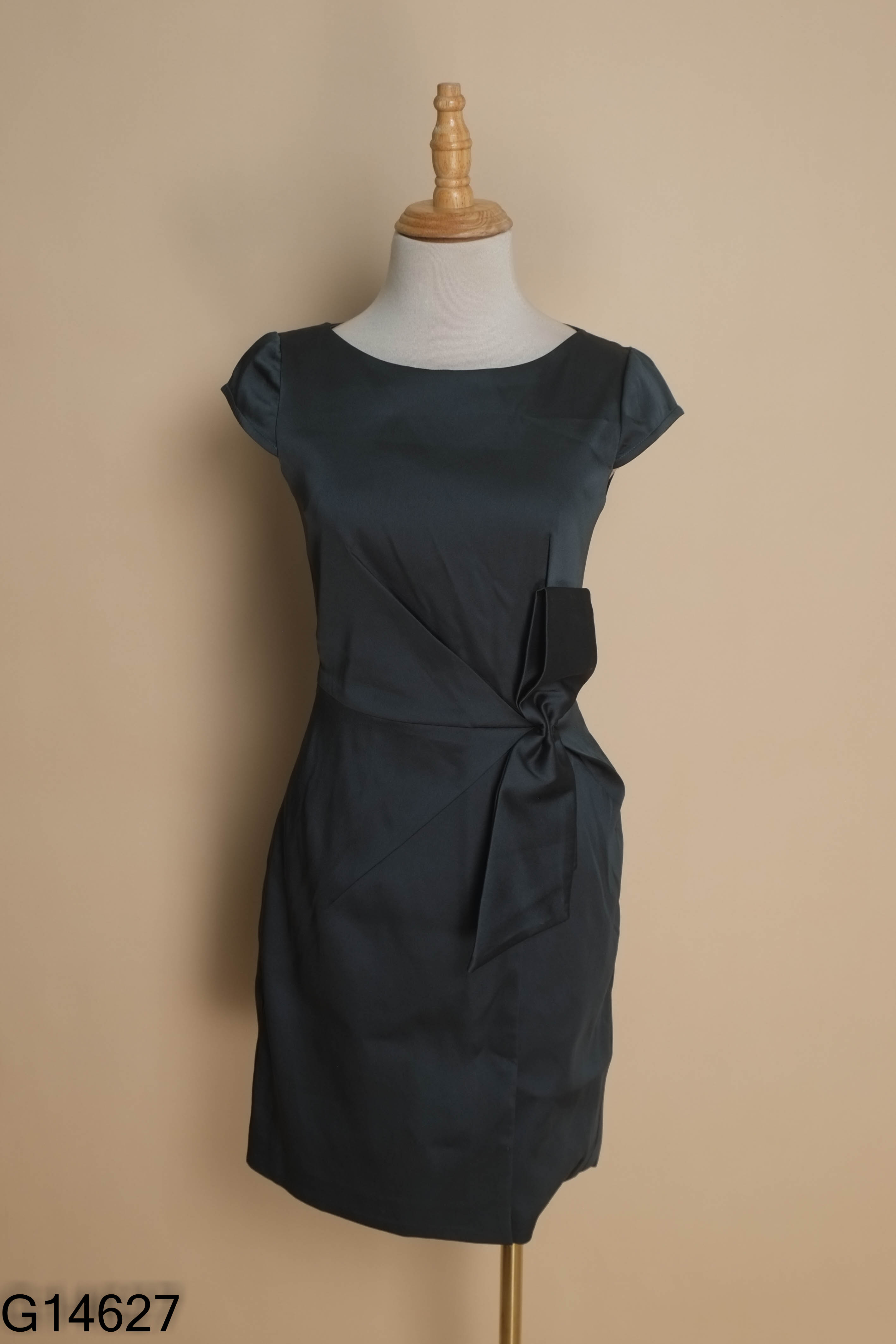 Váy QUYNH BOUTIQUE lụa xanh rêu