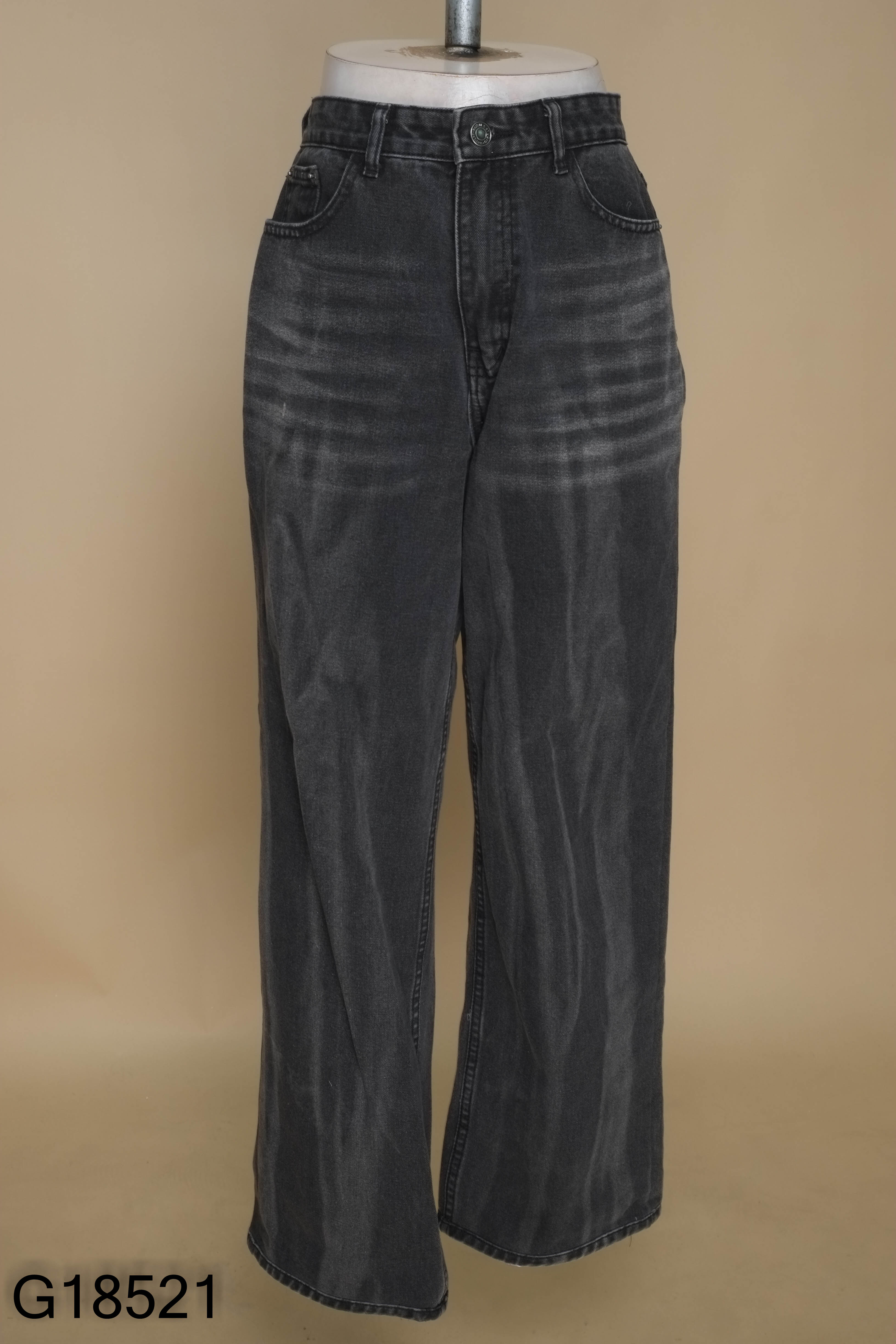 Quần jeans đen suông