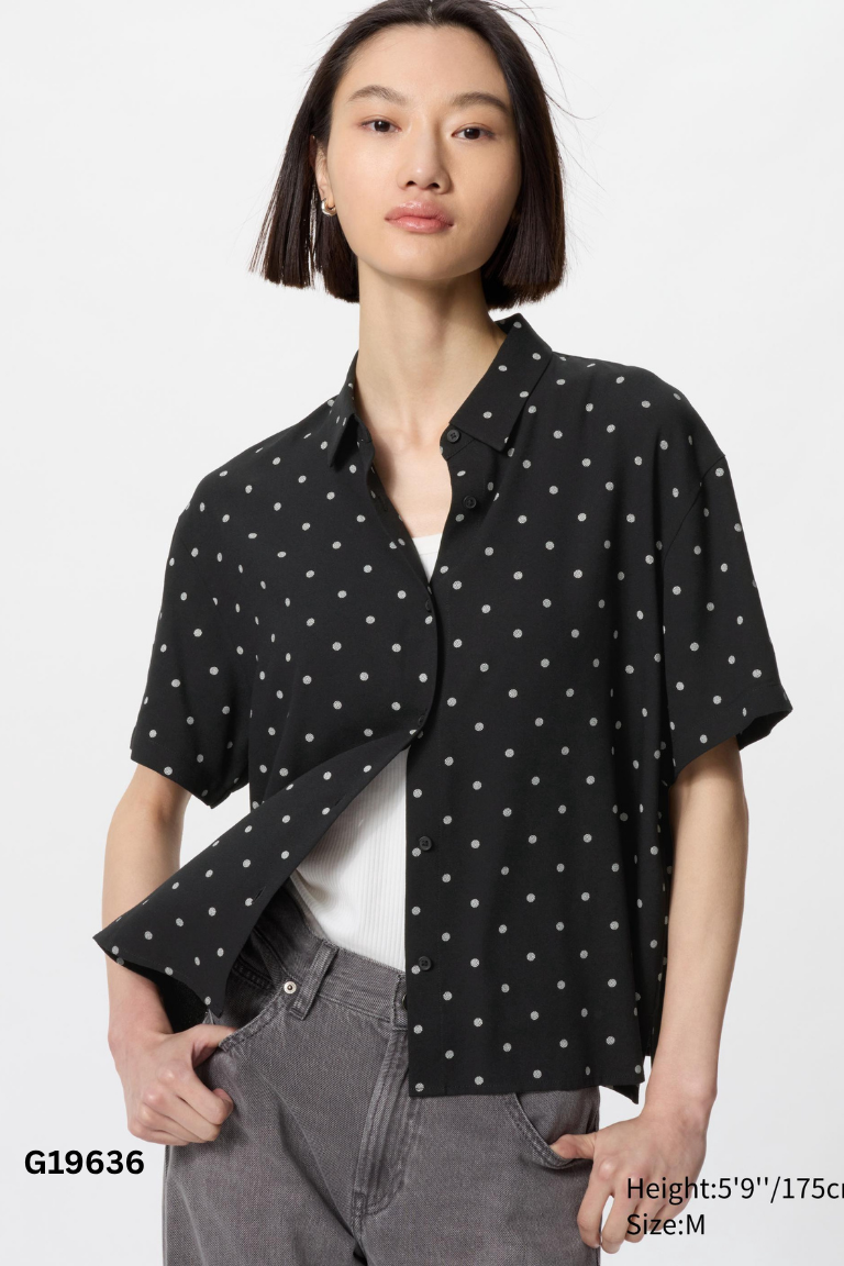 Áo sơ mi đen chấm bi UNIQLO