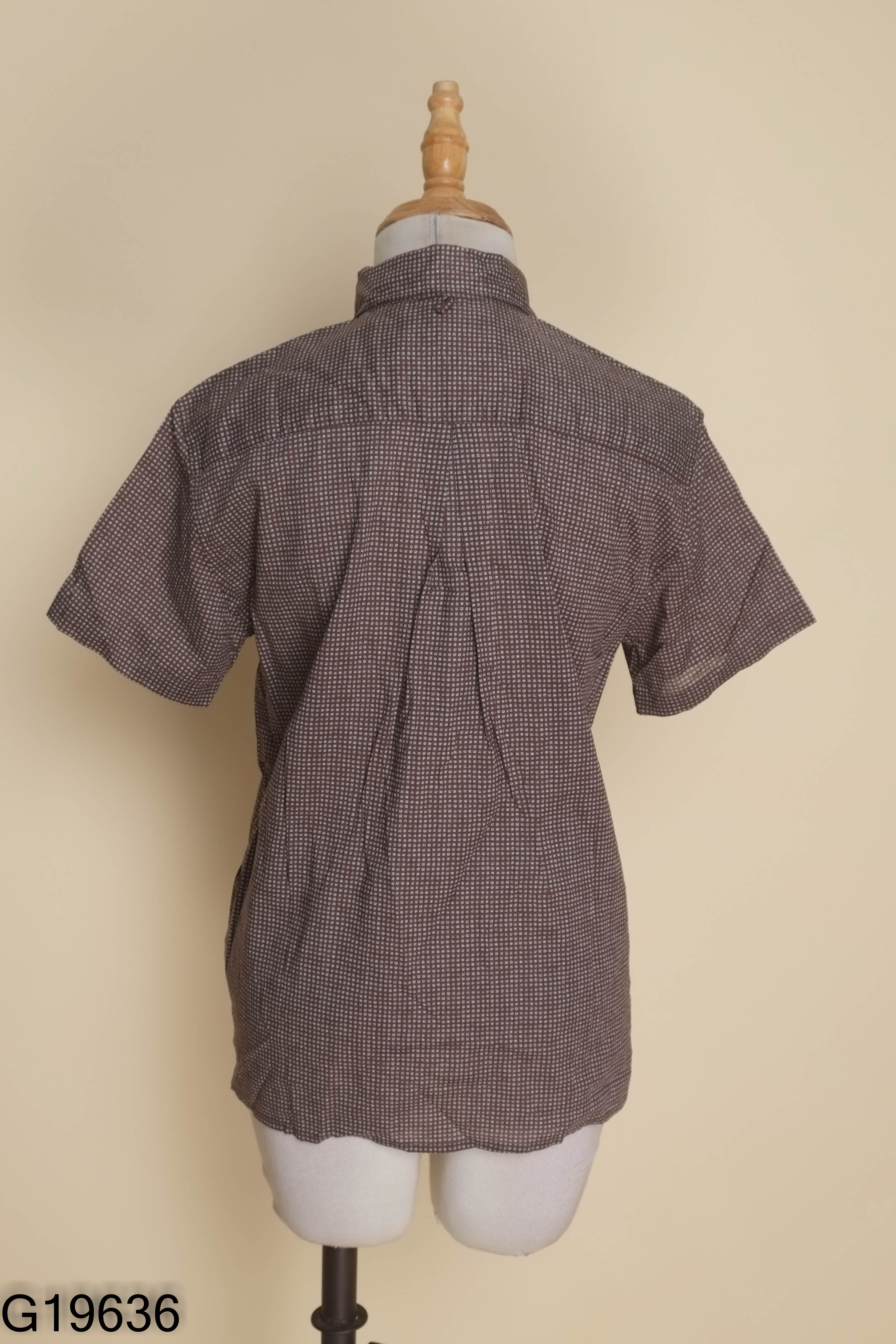 Áo sơ mi nâu họa tiết UNIQLO