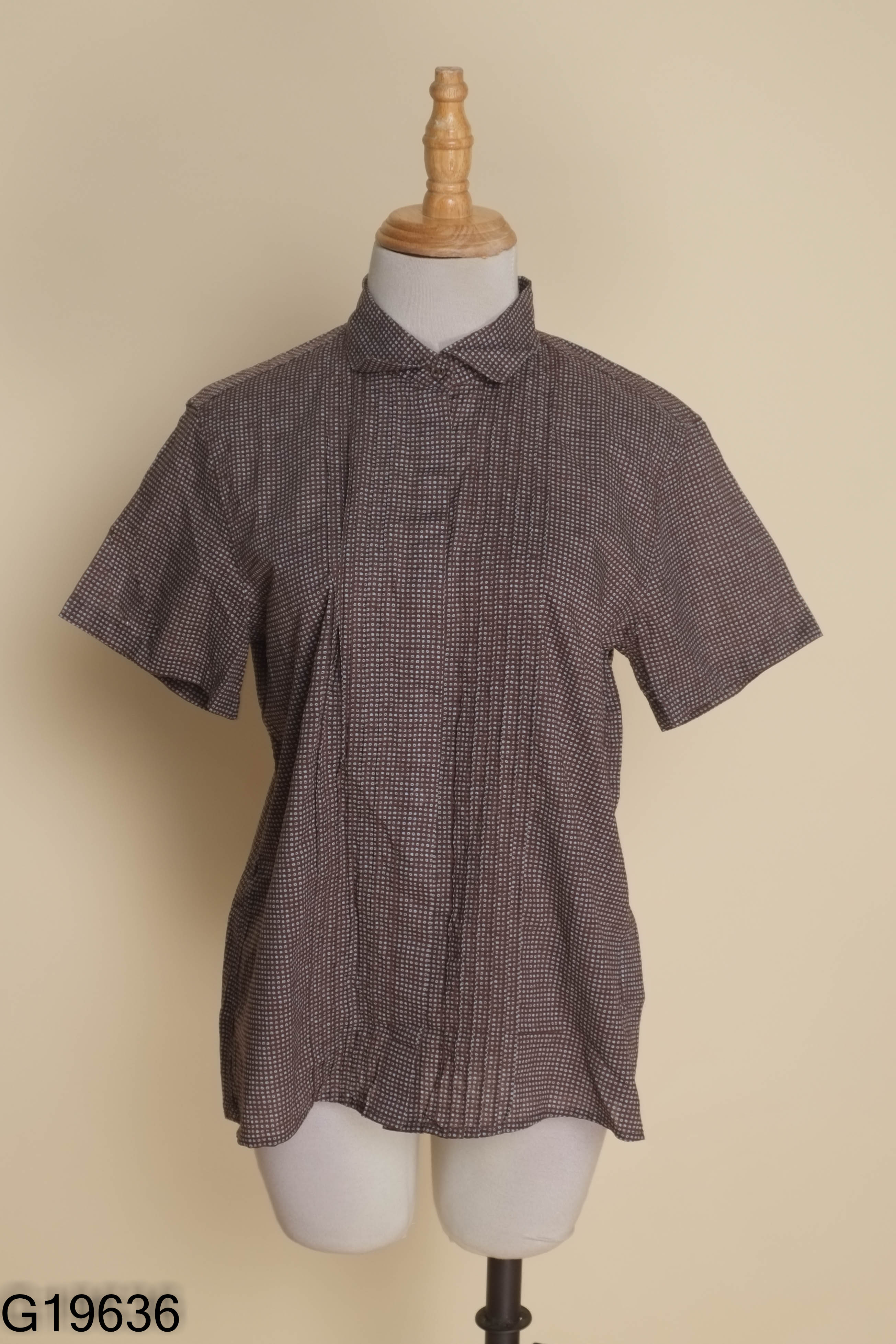 Áo sơ mi nâu họa tiết UNIQLO